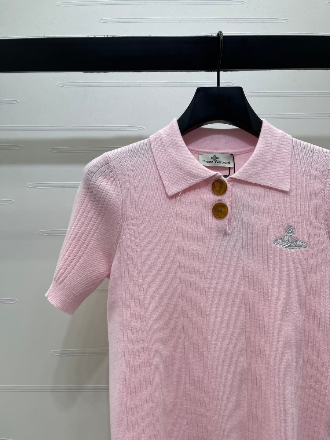 C18637 📣 New high-end collection VivieneWestwoo* 2026 – the latest spring/summer series! V-neck knitted short sleeves! Customized ice-wool material for comfort and breathability. The V-neck knitted short-sleeve cardigan features precise cutting, with prem — image 3
