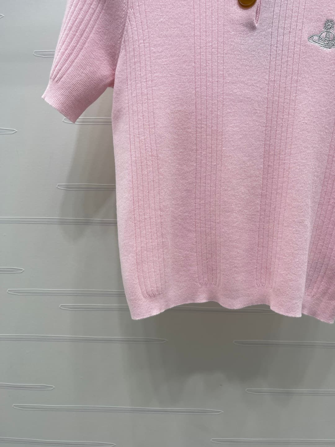 C18637 📣 New high-end collection VivieneWestwoo* 2026 – the latest spring/summer series! V-neck knitted short sleeves! Customized ice-wool material for comfort and breathability. The V-neck knitted short-sleeve cardigan features precise cutting, with prem — image 5