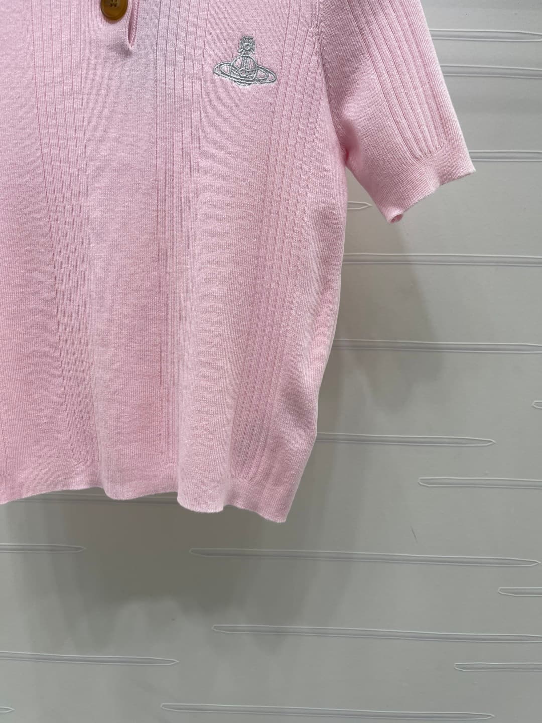 C18637 📣 New high-end collection VivieneWestwoo* 2026 – the latest spring/summer series! V-neck knitted short sleeves! Customized ice-wool material for comfort and breathability. The V-neck knitted short-sleeve cardigan features precise cutting, with prem — image 6