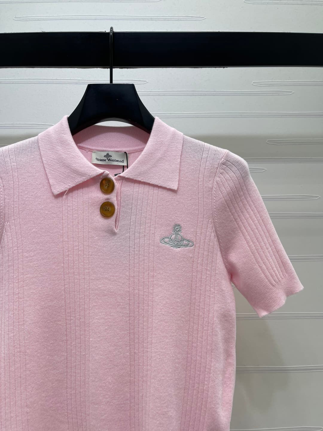 C18637 📣 New high-end collection VivieneWestwoo* 2026 – the latest spring/summer series! V-neck knitted short sleeves! Customized ice-wool material for comfort and breathability. The V-neck knitted short-sleeve cardigan features precise cutting, with prem — image 2