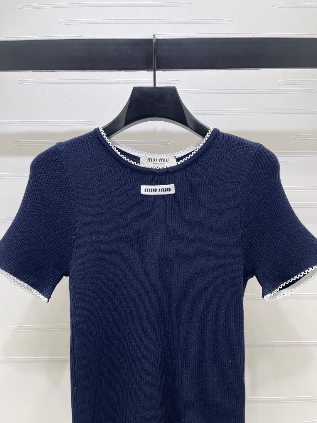 C18482 ❤️pp📣 New high-end products from the original collection! MiuMi*2026 – the latest spring/summer series! Ribbed knit short sleeves! Crafted with fine silk-wool yarn for a premium feel, comfort, and softness. Round neck knit short sleeves with vertic — image 4