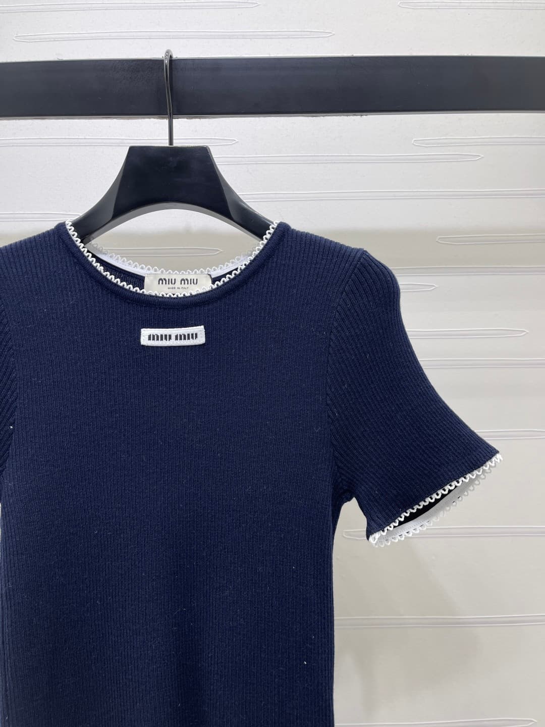 C18482 ❤️pp📣 New high-end products from the original collection! MiuMi*2026 – the latest spring/summer series! Ribbed knit short sleeves! Crafted with fine silk-wool yarn for a premium feel, comfort, and softness. Round neck knit short sleeves with vertic — image 2
