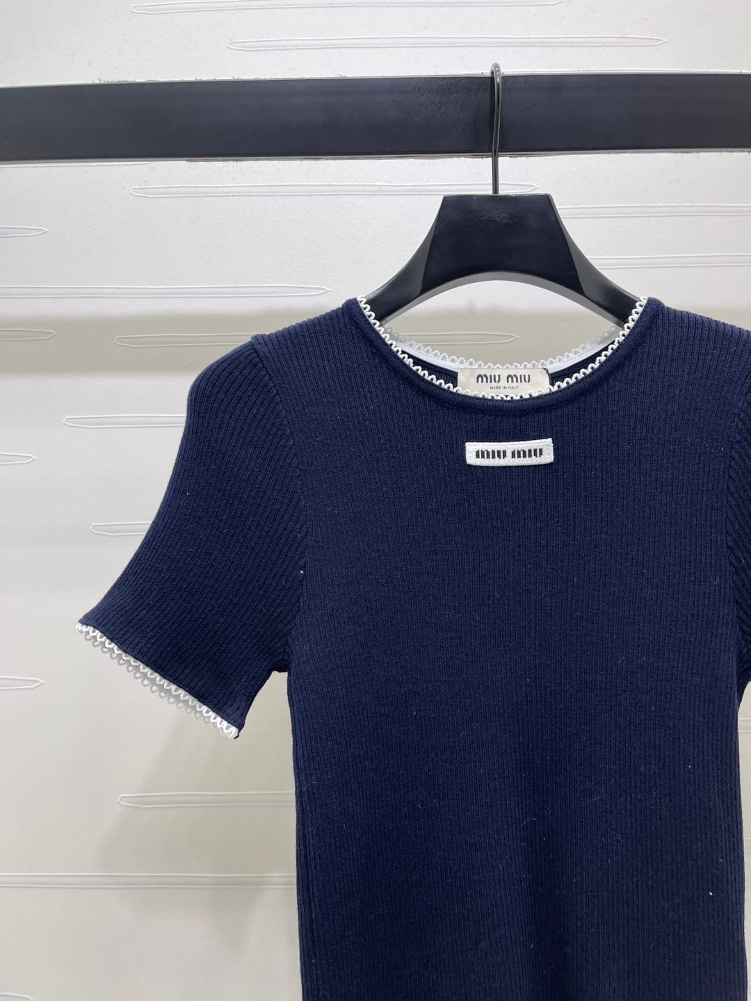 C18482 ❤️pp📣 New high-end products from the original collection! MiuMi*2026 – the latest spring/summer series! Ribbed knit short sleeves! Crafted with fine silk-wool yarn for a premium feel, comfort, and softness. Round neck knit short sleeves with vertic — image 3