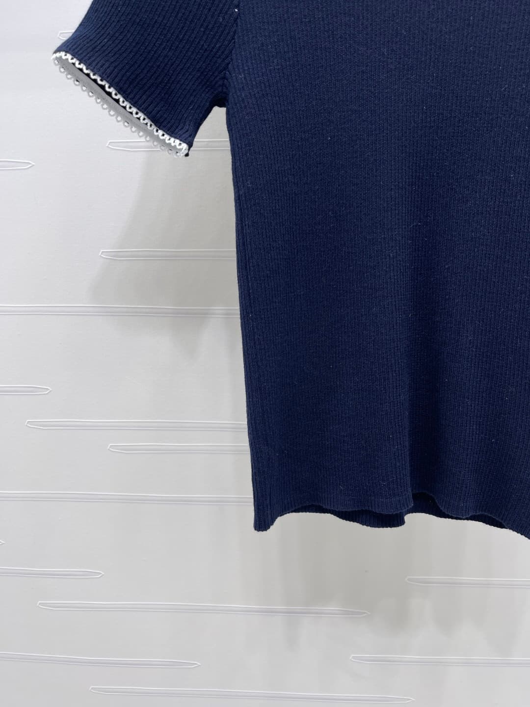 C18482 ❤️pp📣 New high-end products from the original collection! MiuMi*2026 – the latest spring/summer series! Ribbed knit short sleeves! Crafted with fine silk-wool yarn for a premium feel, comfort, and softness. Round neck knit short sleeves with vertic — image 5