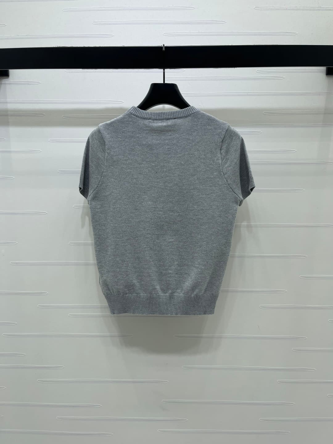 C18647 📣 New high-end collection LOUIS VUI*TON 2026 – the latest spring series! Chain-knit short sleeves! Custom cotton-wool knitting material – comfortable and soft, with excellent quality. Round neck knitted short sleeve style, elegant and relaxed desig — image 8