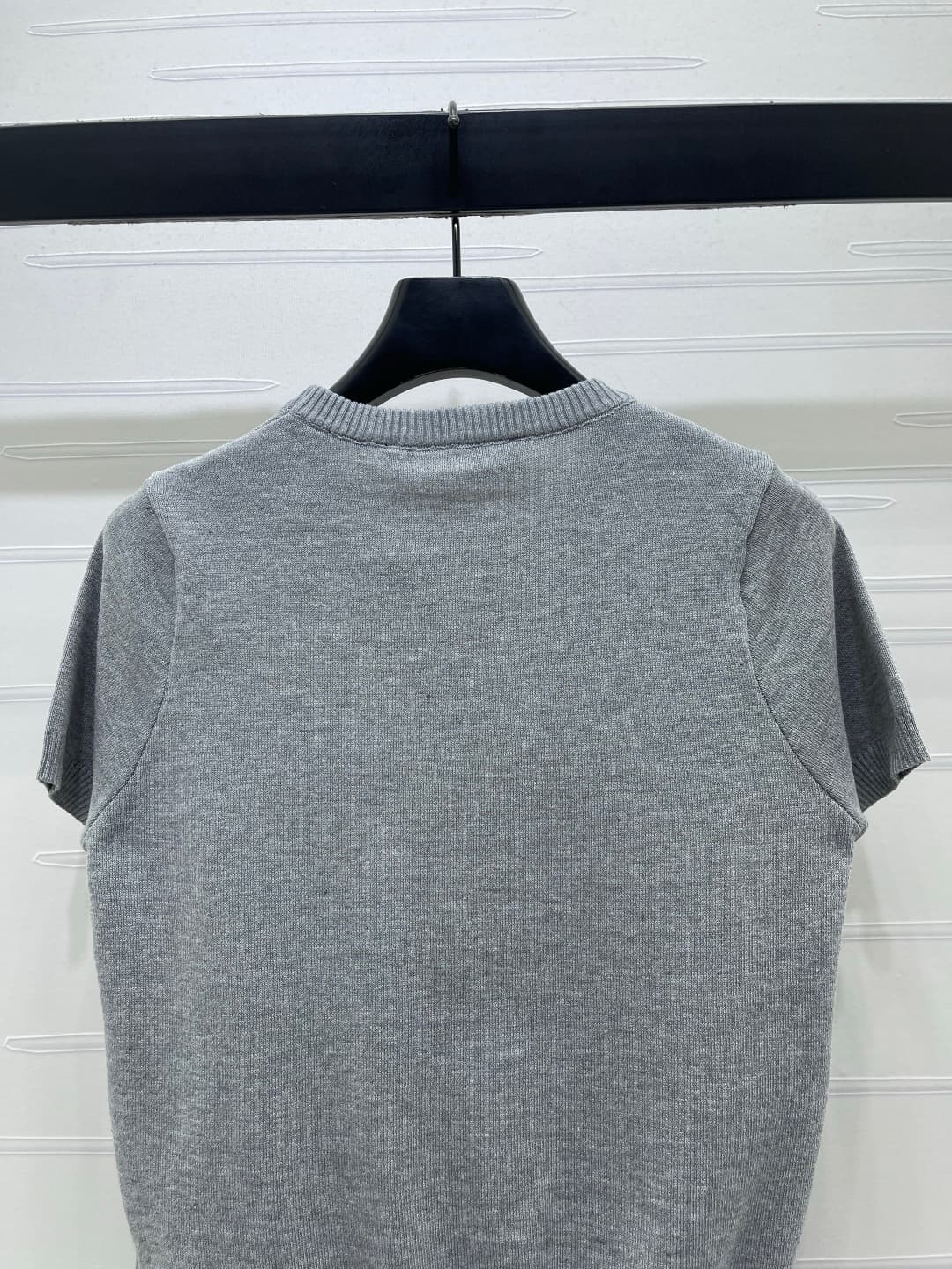 C18647 📣 New high-end collection LOUIS VUI*TON 2026 – the latest spring series! Chain-knit short sleeves! Custom cotton-wool knitting material – comfortable and soft, with excellent quality. Round neck knitted short sleeve style, elegant and relaxed desig — image 7