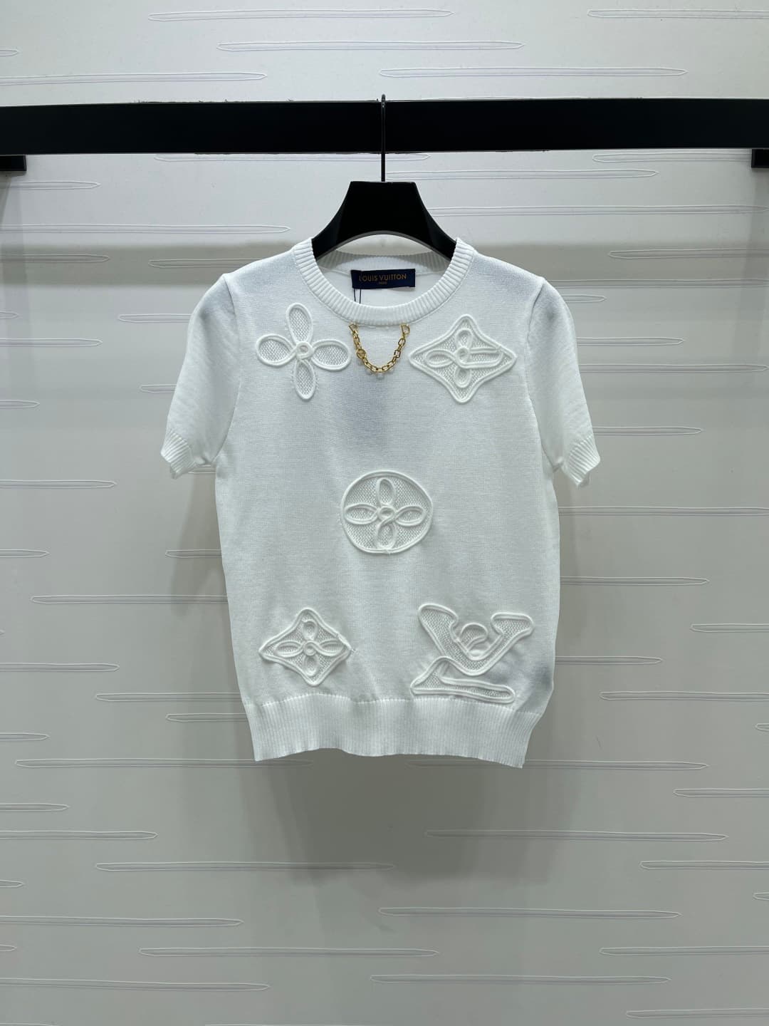 C18648 📣 New high-end collection LOUIS VUI*TON 2026 – the latest spring series! Chain-knit short sleeves! Custom cotton-wool knitting material – comfortable and soft, with excellent quality. Round-necked knitted short sleeve design; elegant and relaxed wi — image 2