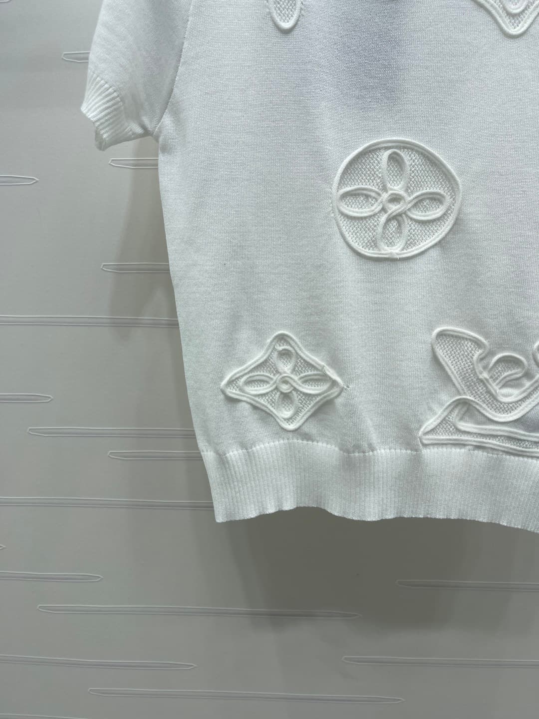 C18648 📣 New high-end collection LOUIS VUI*TON 2026 – the latest spring series! Chain-knit short sleeves! Custom cotton-wool knitting material – comfortable and soft, with excellent quality. Round-necked knitted short sleeve design; elegant and relaxed wi — image 5