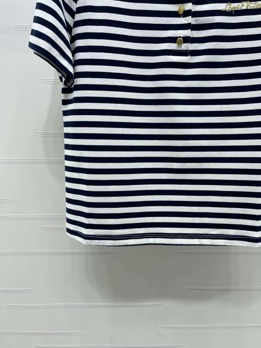 C18627 📣 New high-end collection/series from LOUIS VUI*TON 2026! Round-necked striped short-sleeve T-shirt! Custom-made imported cotton material – comfortable and breathable. Round-necked short-sleeve top design with a half-collar button closure for easy  — image 5