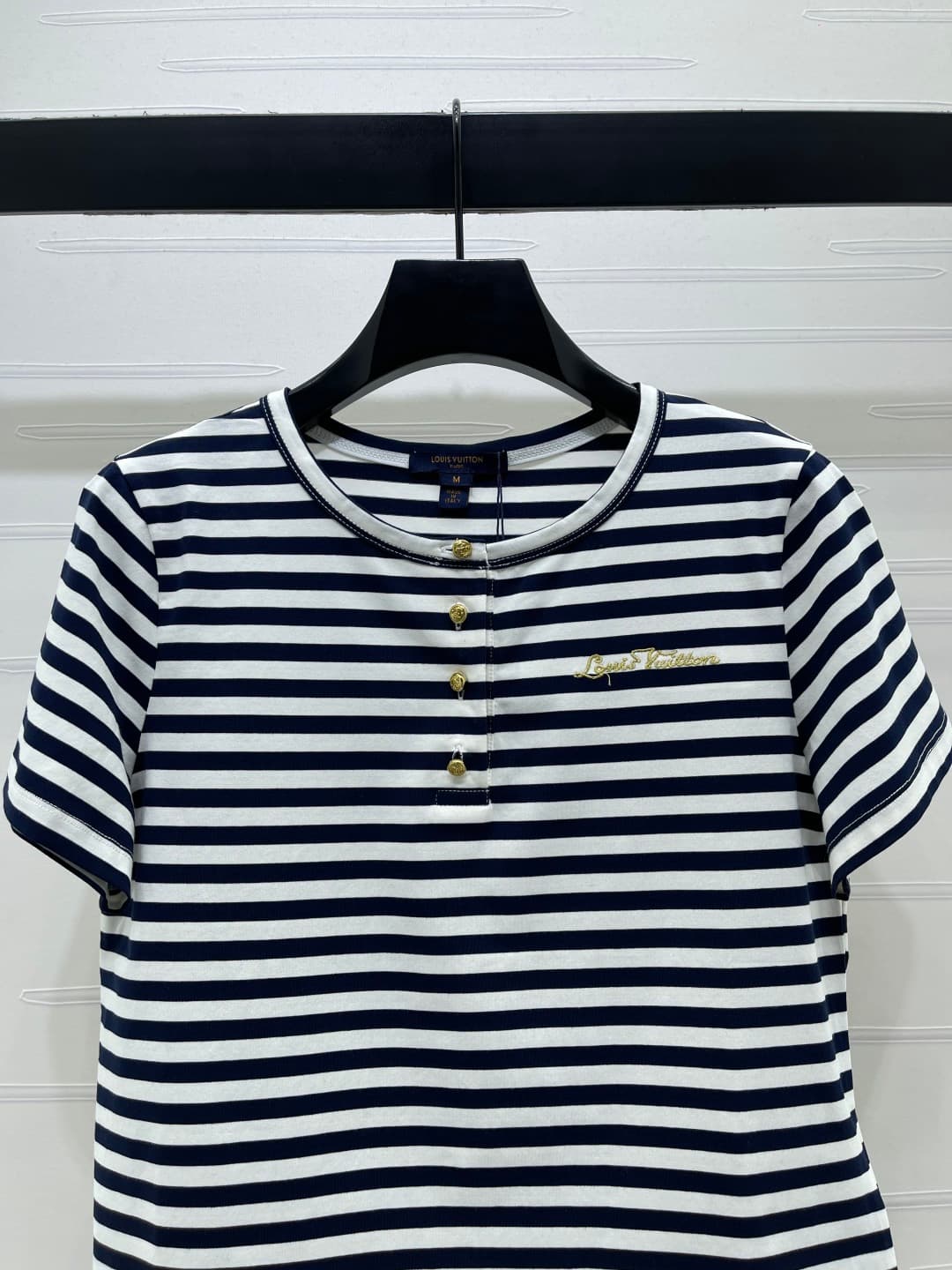 C18627 📣 New high-end collection/series from LOUIS VUI*TON 2026! Round-necked striped short-sleeve T-shirt! Custom-made imported cotton material – comfortable and breathable. Round-necked short-sleeve top design with a half-collar button closure for easy  — image 4