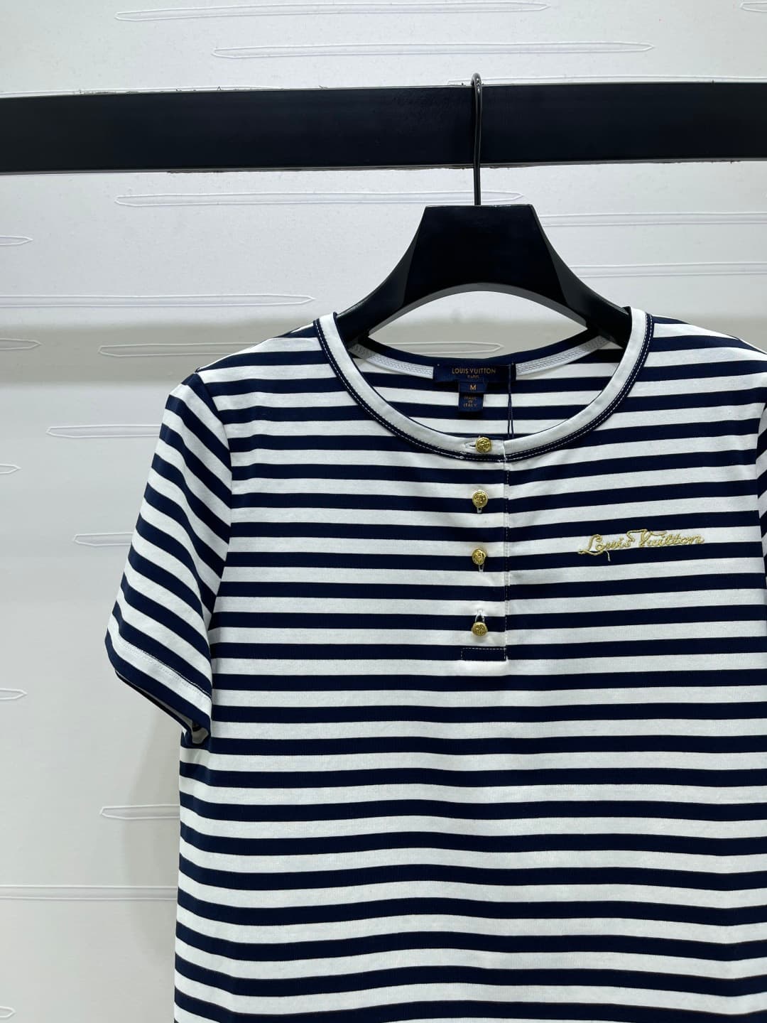 C18627 📣 New high-end collection/series from LOUIS VUI*TON 2026! Round-necked striped short-sleeve T-shirt! Custom-made imported cotton material – comfortable and breathable. Round-necked short-sleeve top design with a half-collar button closure for easy  — image 3