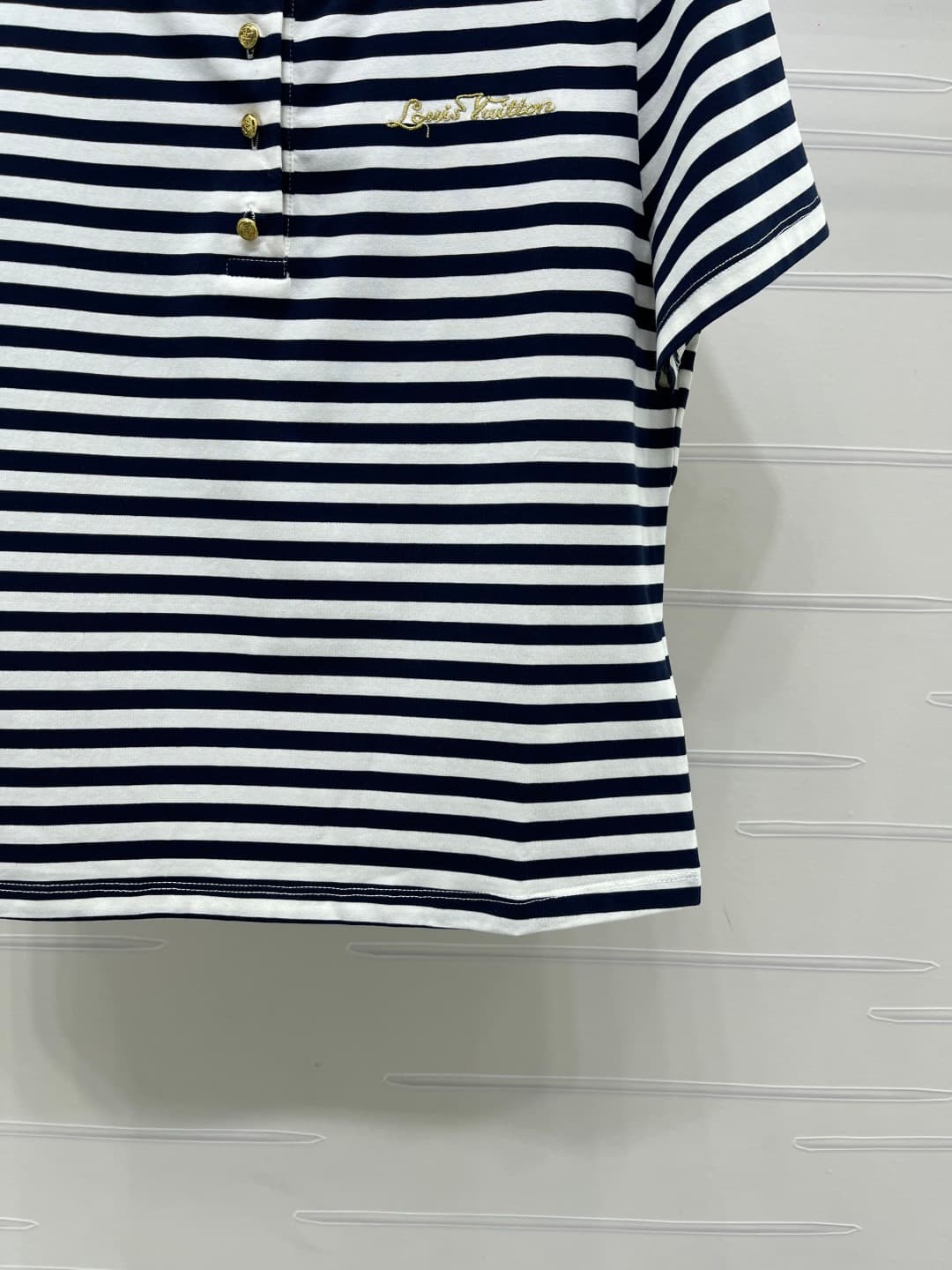 C18627 📣 New high-end collection/series from LOUIS VUI*TON 2026! Round-necked striped short-sleeve T-shirt! Custom-made imported cotton material – comfortable and breathable. Round-necked short-sleeve top design with a half-collar button closure for easy  — image 6