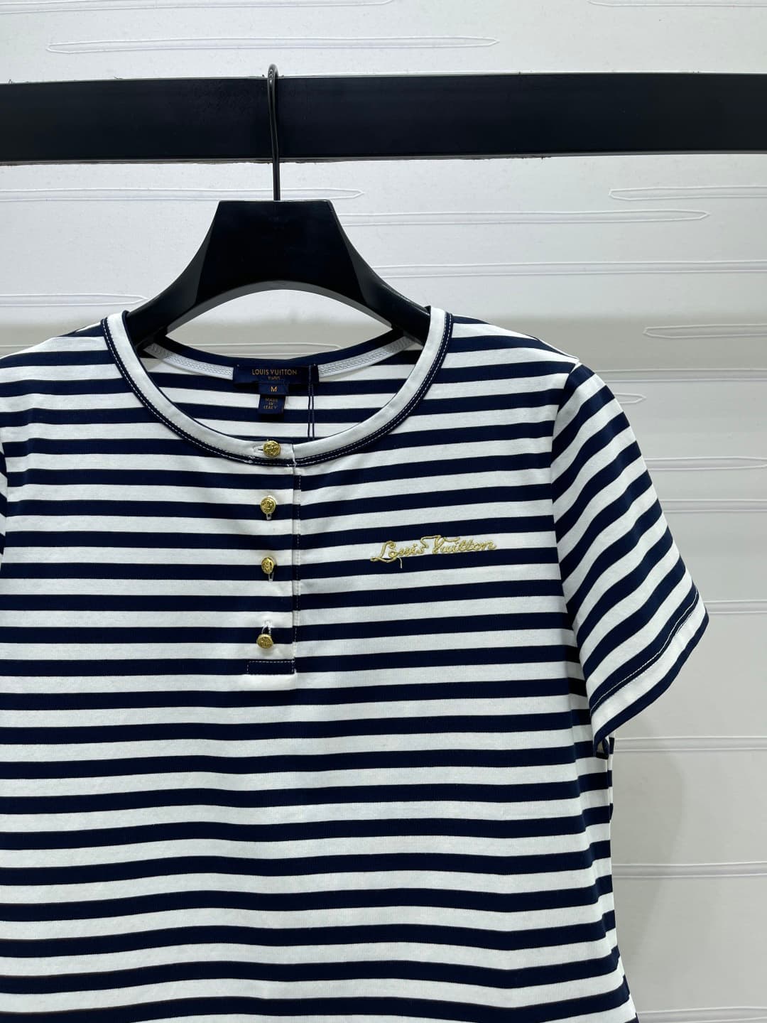 C18627 📣 New high-end collection/series from LOUIS VUI*TON 2026! Round-necked striped short-sleeve T-shirt! Custom-made imported cotton material – comfortable and breathable. Round-necked short-sleeve top design with a half-collar button closure for easy  — image 2