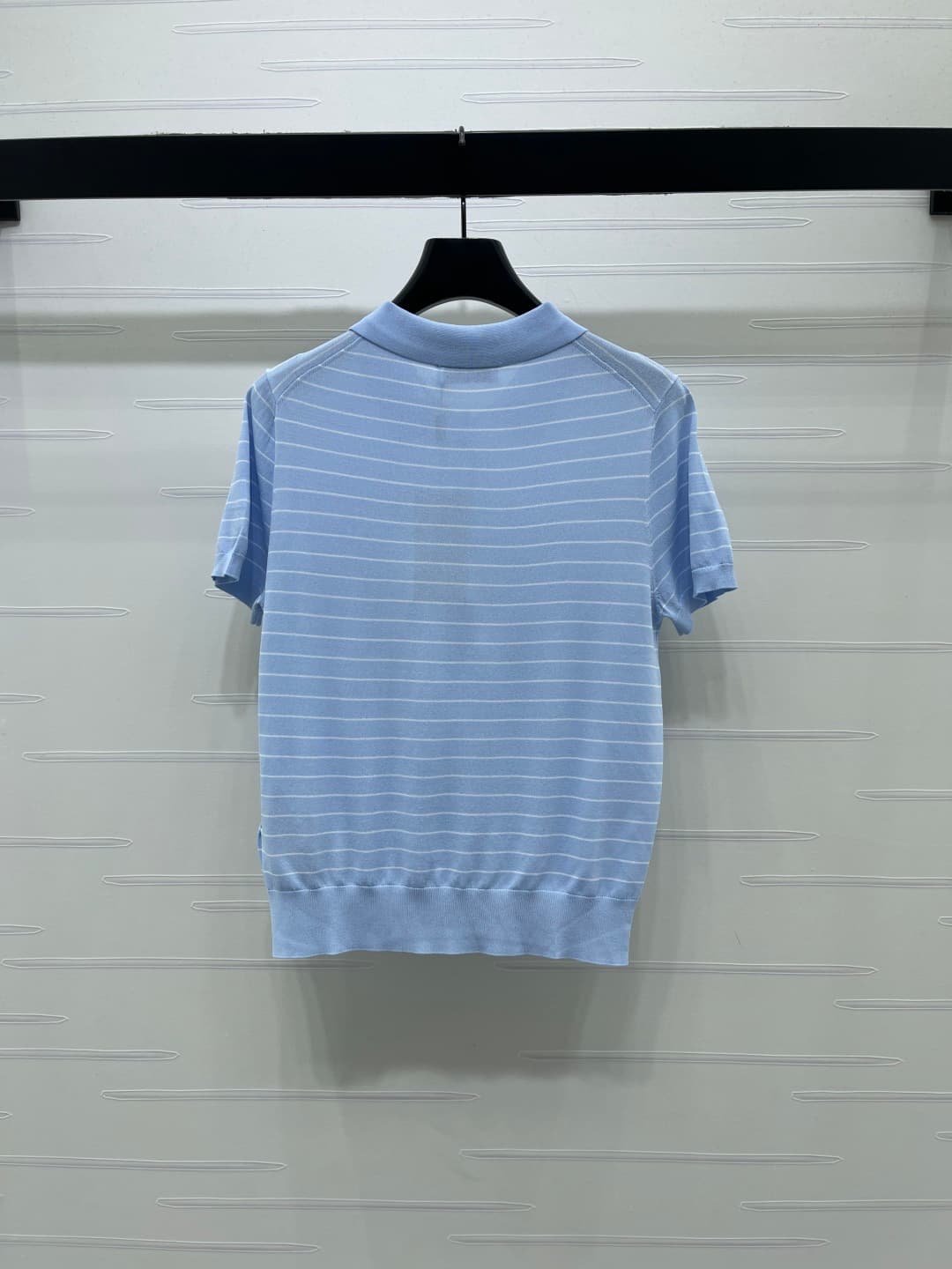 C18659 📣 New high-end collection from YSL* 2026 – the latest spring/summer series! V-necked striped knitted short sleeves! Crafted with custom silk-wool yarn for a premium and comfortable feel. V-necked short sleeve design with half-open buttons. Contrast — image 8
