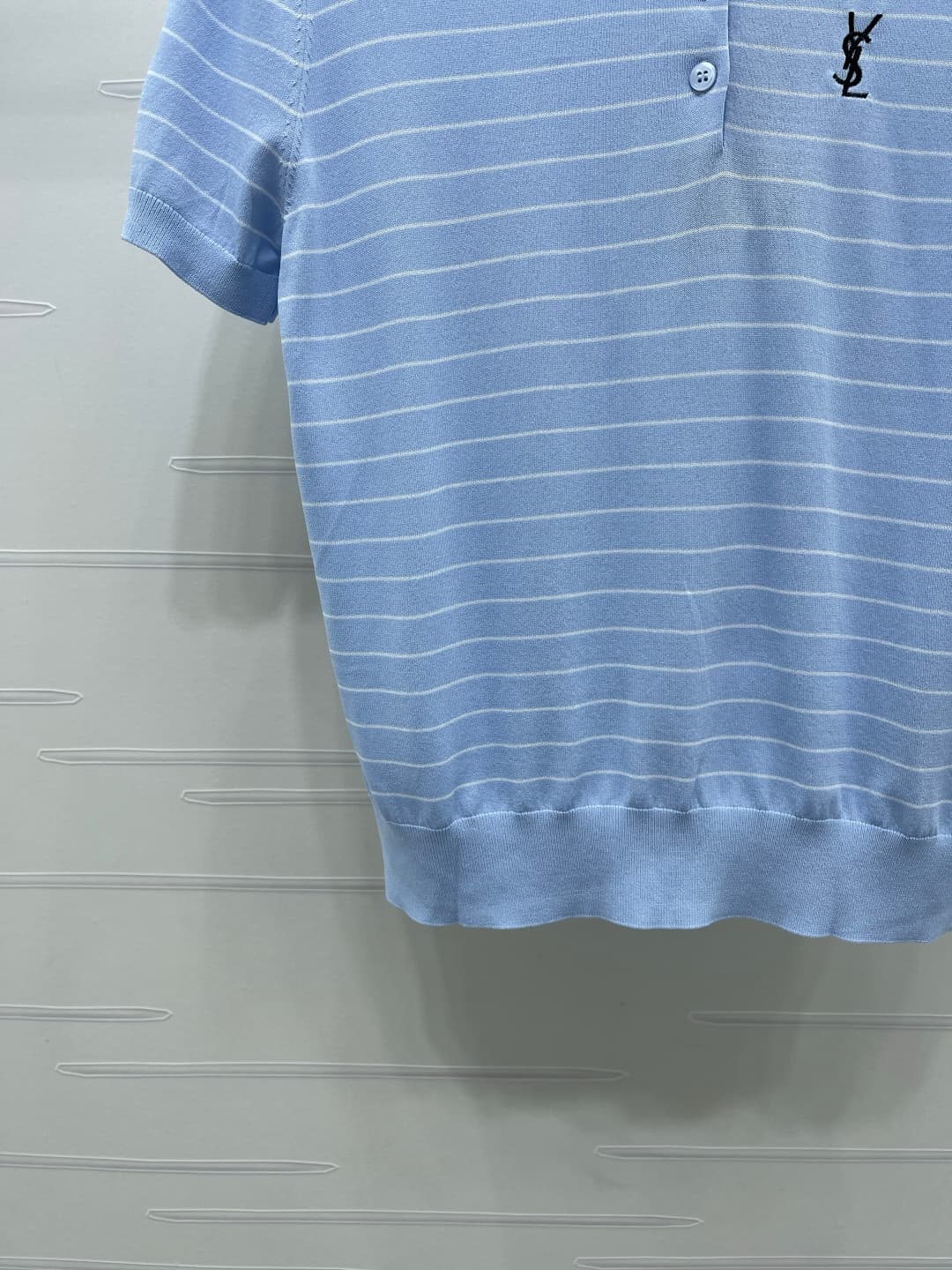 C18659 📣 New high-end collection from YSL* 2026 – the latest spring/summer series! V-necked striped knitted short sleeves! Crafted with custom silk-wool yarn for a premium and comfortable feel. V-necked short sleeve design with half-open buttons. Contrast — image 5