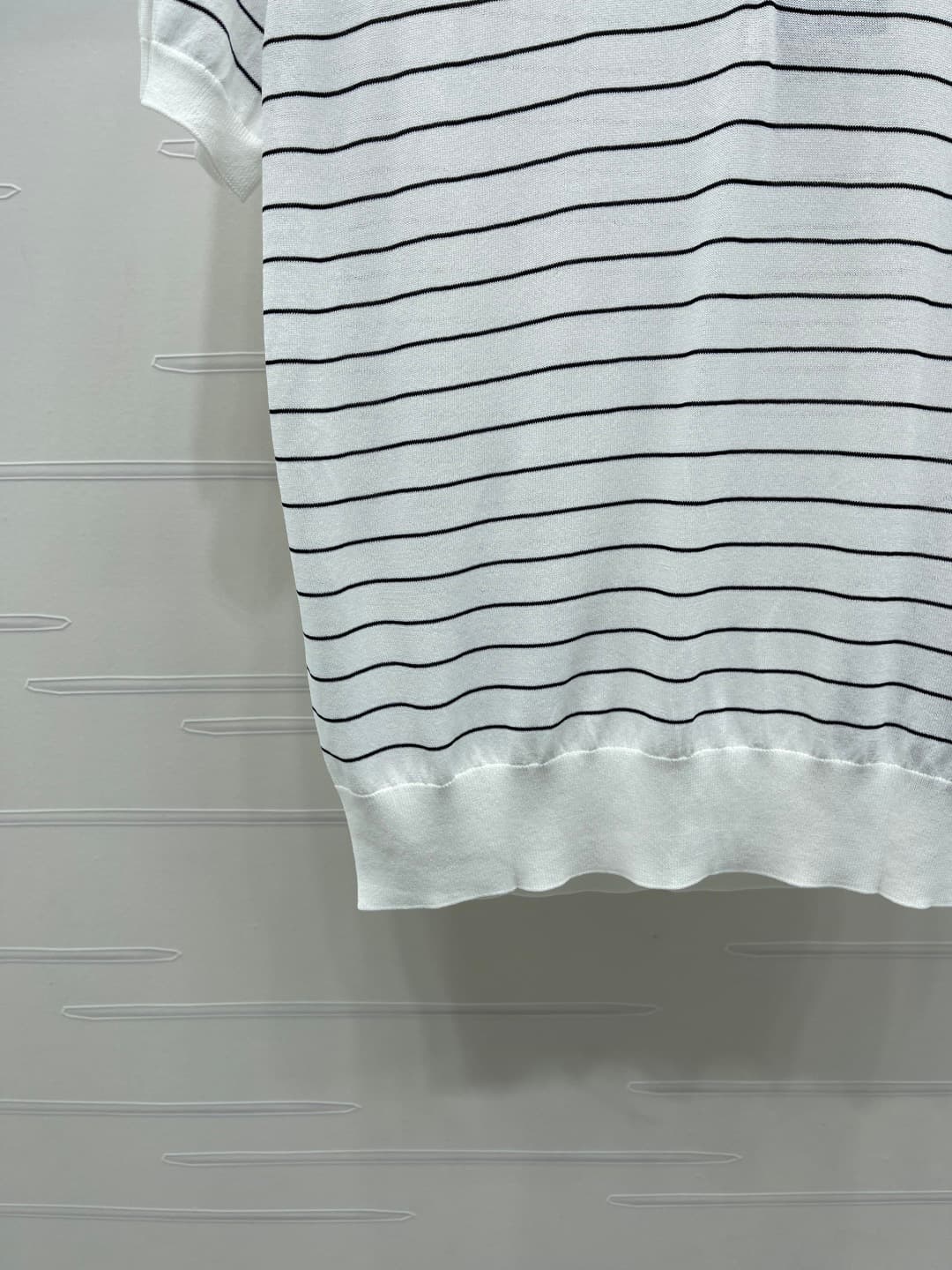 C18660 📣 New high-end collection! YSL* 2026 – the latest spring/summer series! V-Neck striped knitted short sleeves! Crafted with custom silk and wool yarn for a premium and comfortable feel. V-neck short sleeve design with half-open buttons. Full-body al — image 5