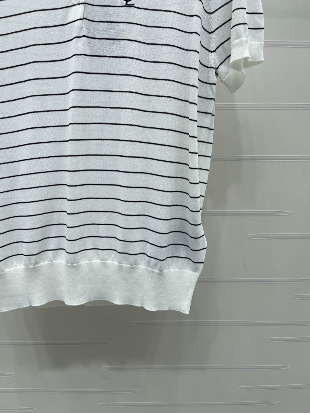 C18660 📣 New high-end collection! YSL* 2026 – the latest spring/summer series! V-Neck striped knitted short sleeves! Crafted with custom silk and wool yarn for a premium and comfortable feel. V-neck short sleeve design with half-open buttons. Full-body al — image 6