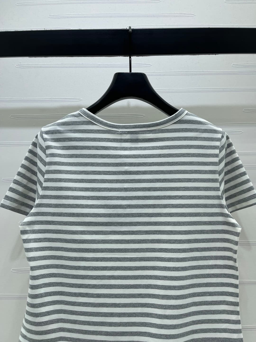 C18628 📣 New high-end collection LOUIS VUI*TON 2026 spring/summer latest series! Round-necked striped short-sleeve T-shirt! Customized imported cotton material – comfortable and breathable. Round-necked short-sleeve design with half-collar button closure  — image 7