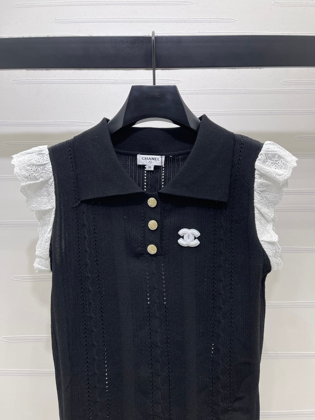 C18634 📣 New high-end collection/series – CHANE* 2026’s latest spring/summer collection! Knit top with flared collars! Crafted using premium silk and wool yarn for a luxurious and comfortable feel. The flared short sleeves feature a distinctive logo patte — image 4