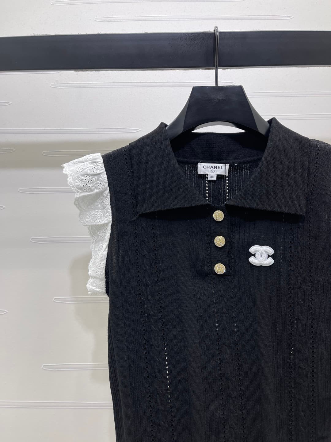 C18634 📣 New high-end collection/series – CHANE* 2026’s latest spring/summer collection! Knit top with flared collars! Crafted using premium silk and wool yarn for a luxurious and comfortable feel. The flared short sleeves feature a distinctive logo patte — image 3