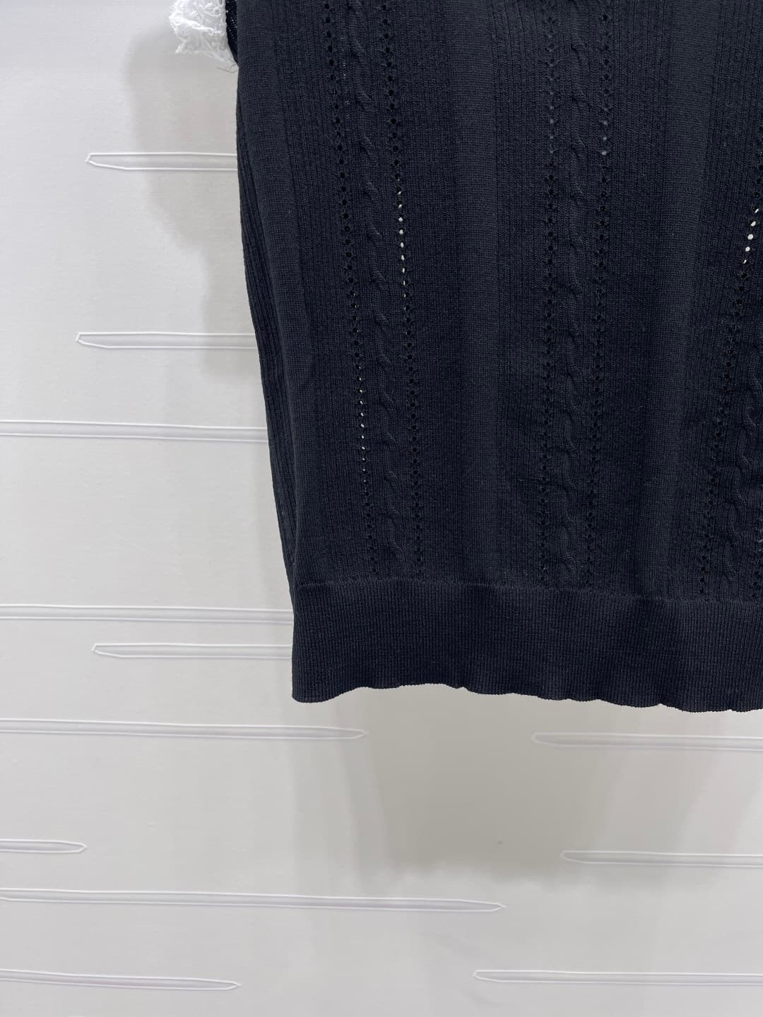 C18634 📣 New high-end collection/series – CHANE* 2026’s latest spring/summer collection! Knit top with flared collars! Crafted using premium silk and wool yarn for a luxurious and comfortable feel. The flared short sleeves feature a distinctive logo patte — image 5