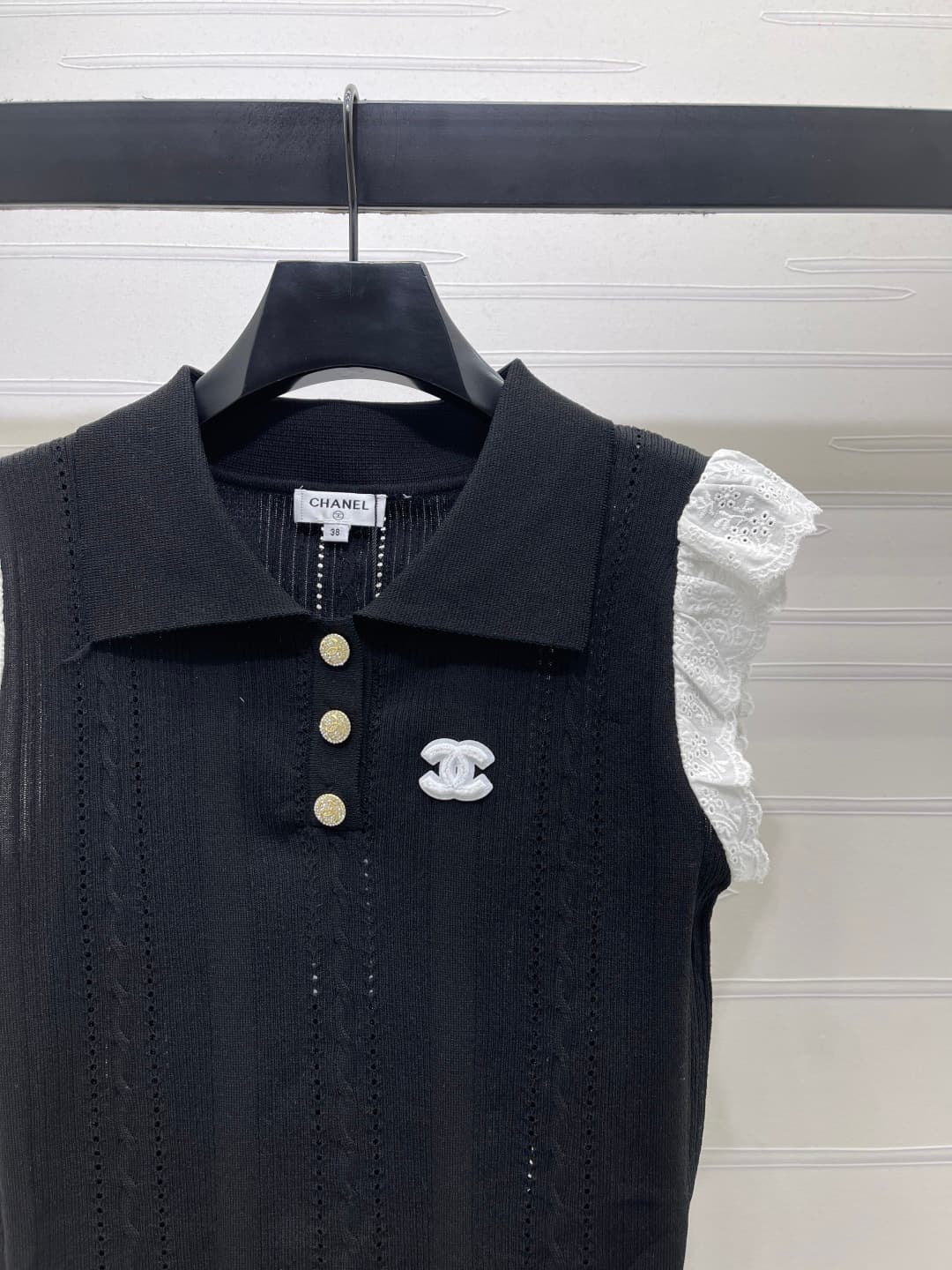 C18634 📣 New high-end collection/series – CHANE* 2026’s latest spring/summer collection! Knit top with flared collars! Crafted using premium silk and wool yarn for a luxurious and comfortable feel. The flared short sleeves feature a distinctive logo patte — image 2