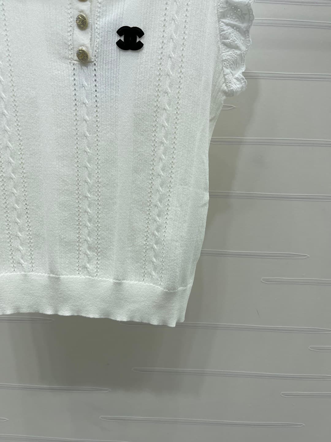 C18635 📣 New high-end collection! CHANE* 2026 – the latest spring/summer series! Knit top with flapping sleeves! Made from custom silk and wool yarn for a premium and comfortable feel. Short sleeves with a front emblem pattern that highlights the brand’s  — image 6