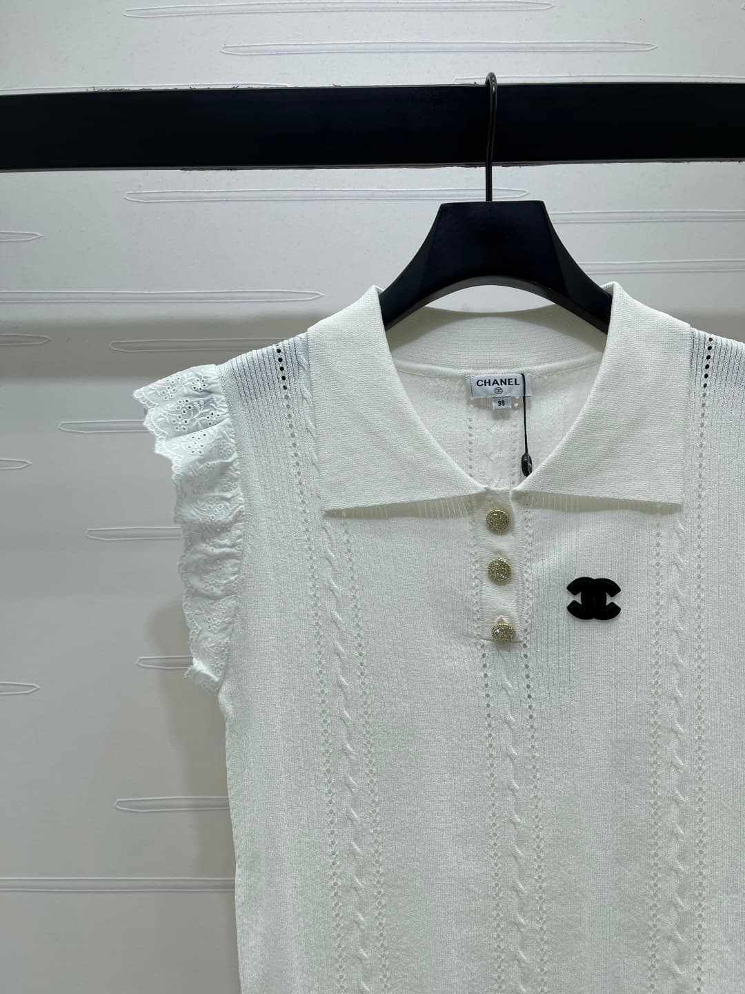 C18635 📣 New high-end collection! CHANE* 2026 – the latest spring/summer series! Knit top with flapping sleeves! Made from custom silk and wool yarn for a premium and comfortable feel. Short sleeves with a front emblem pattern that highlights the brand’s  — image 4