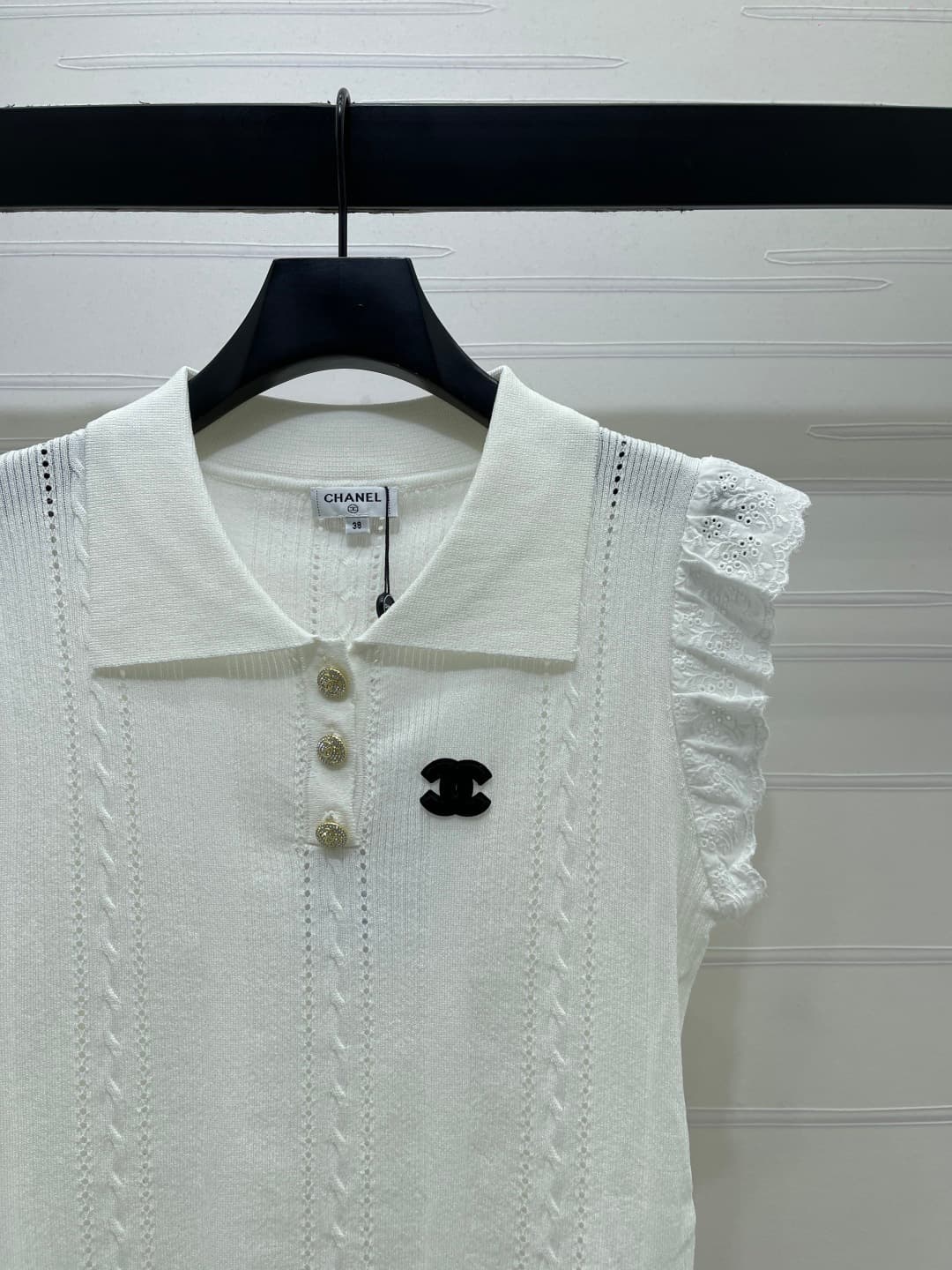 C18635 📣 New high-end collection! CHANE* 2026 – the latest spring/summer series! Knit top with flapping sleeves! Made from custom silk and wool yarn for a premium and comfortable feel. Short sleeves with a front emblem pattern that highlights the brand’s  — image 3