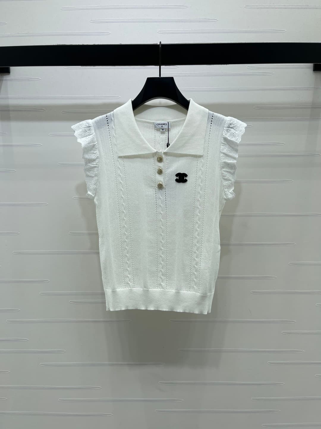 C18635 📣 New high-end collection! CHANE* 2026 – the latest spring/summer series! Knit top with flapping sleeves! Made from custom silk and wool yarn for a premium and comfortable feel. Short sleeves with a front emblem pattern that highlights the brand’s  — image 2