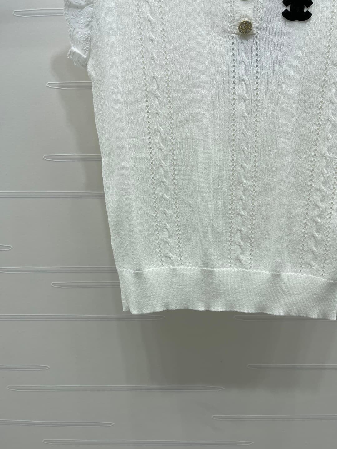 C18635 📣 New high-end collection! CHANE* 2026 – the latest spring/summer series! Knit top with flapping sleeves! Made from custom silk and wool yarn for a premium and comfortable feel. Short sleeves with a front emblem pattern that highlights the brand’s  — image 5