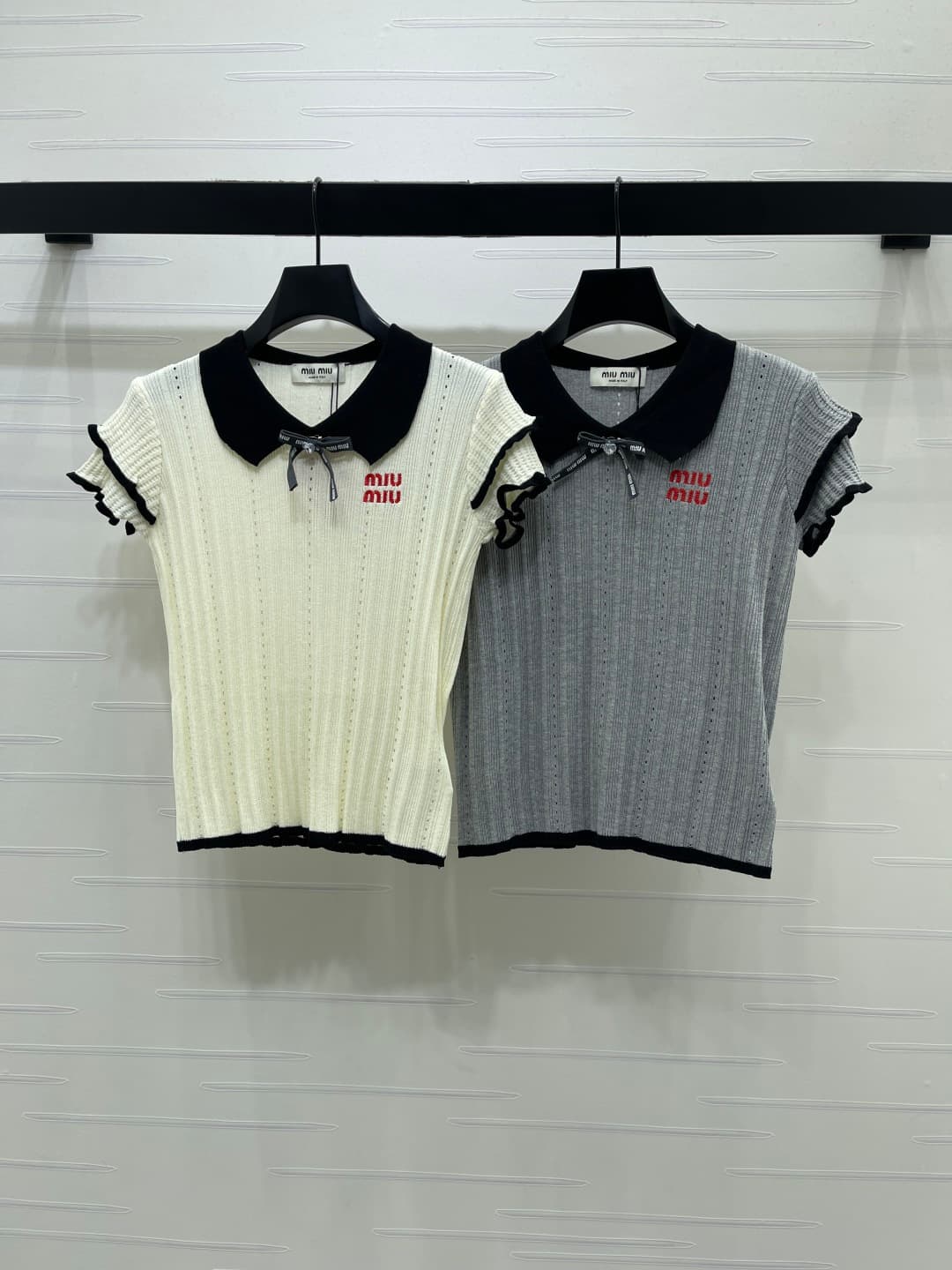 C18652 📣 New high-end collection/series – the latest spring collection by MiuMi*2026! Short sleeves with a doll collar and open knit pattern! Custom silk-wool knit material – soft, delicate, and highly elastic. Knit top with a fluttering collar design and — image 1