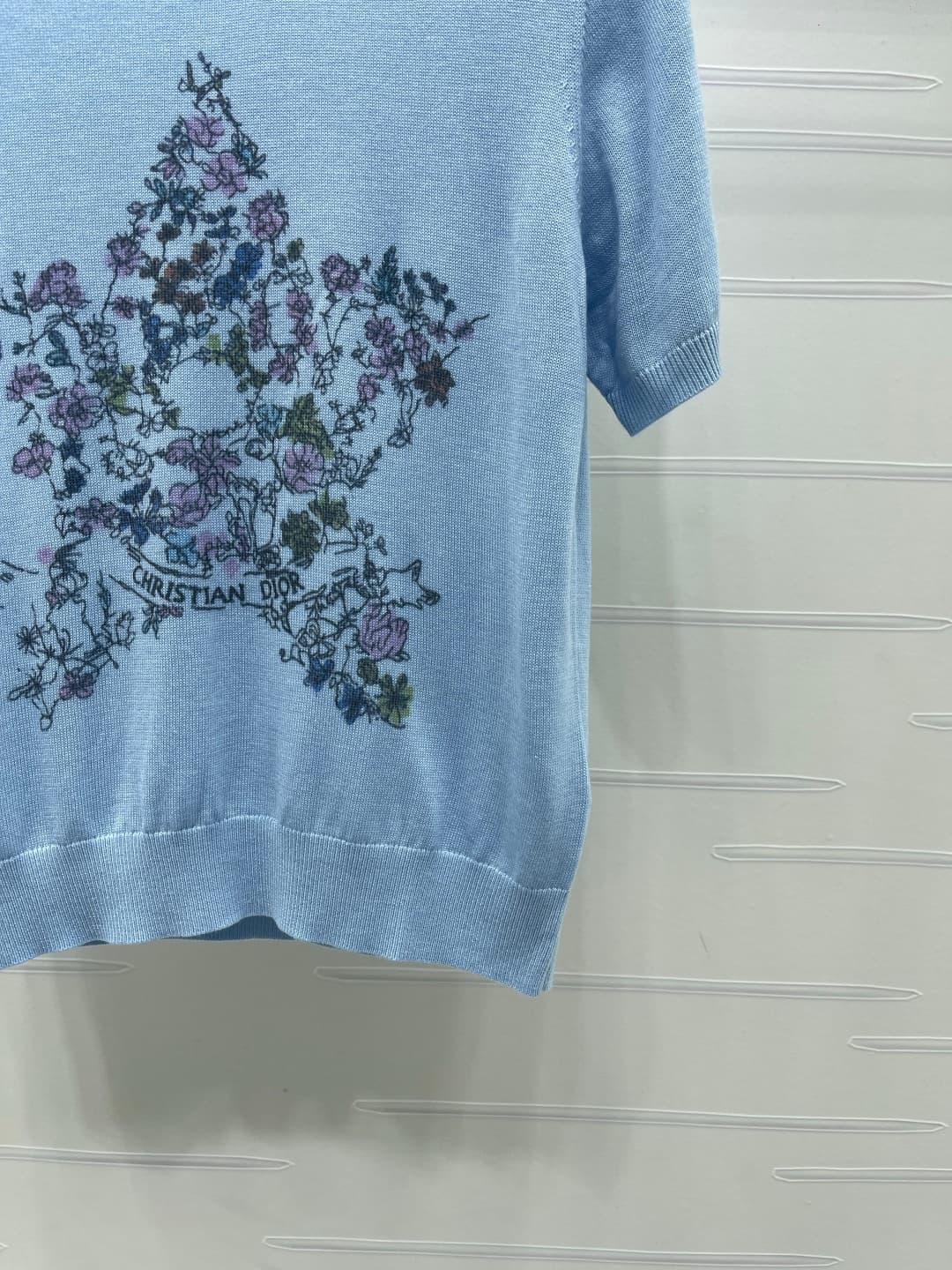 C18657 📣 New high-end collection! Dio* 2026 – the latest spring series! Round neck with five-pointed star embroidery on knitted short sleeves! Customized silk-wool knitting material for a premium feel, comfort, and softness. The round-necked knitted desig — image 6