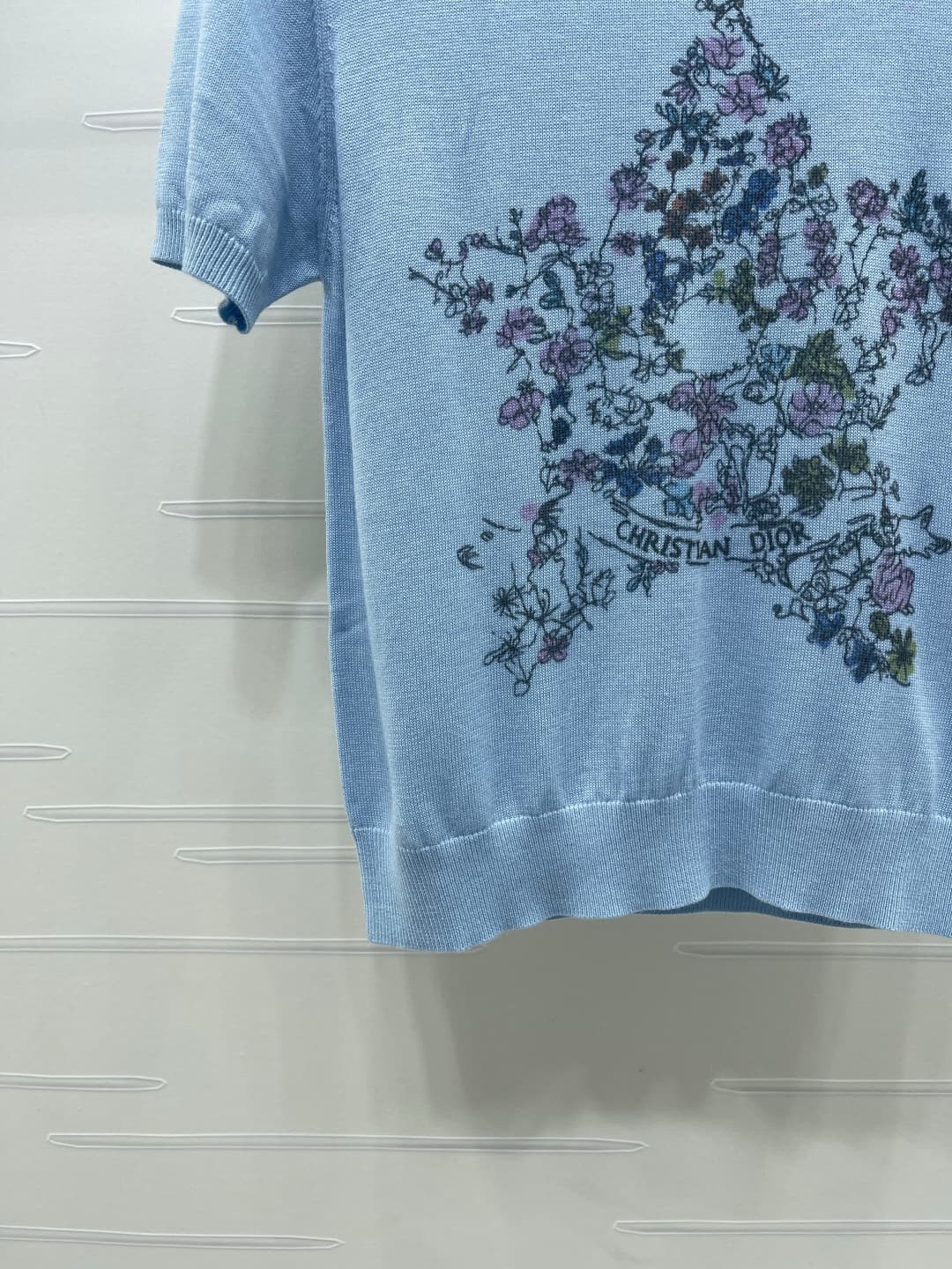 C18657 📣 New high-end collection! Dio* 2026 – the latest spring series! Round neck with five-pointed star embroidery on knitted short sleeves! Customized silk-wool knitting material for a premium feel, comfort, and softness. The round-necked knitted desig — image 5