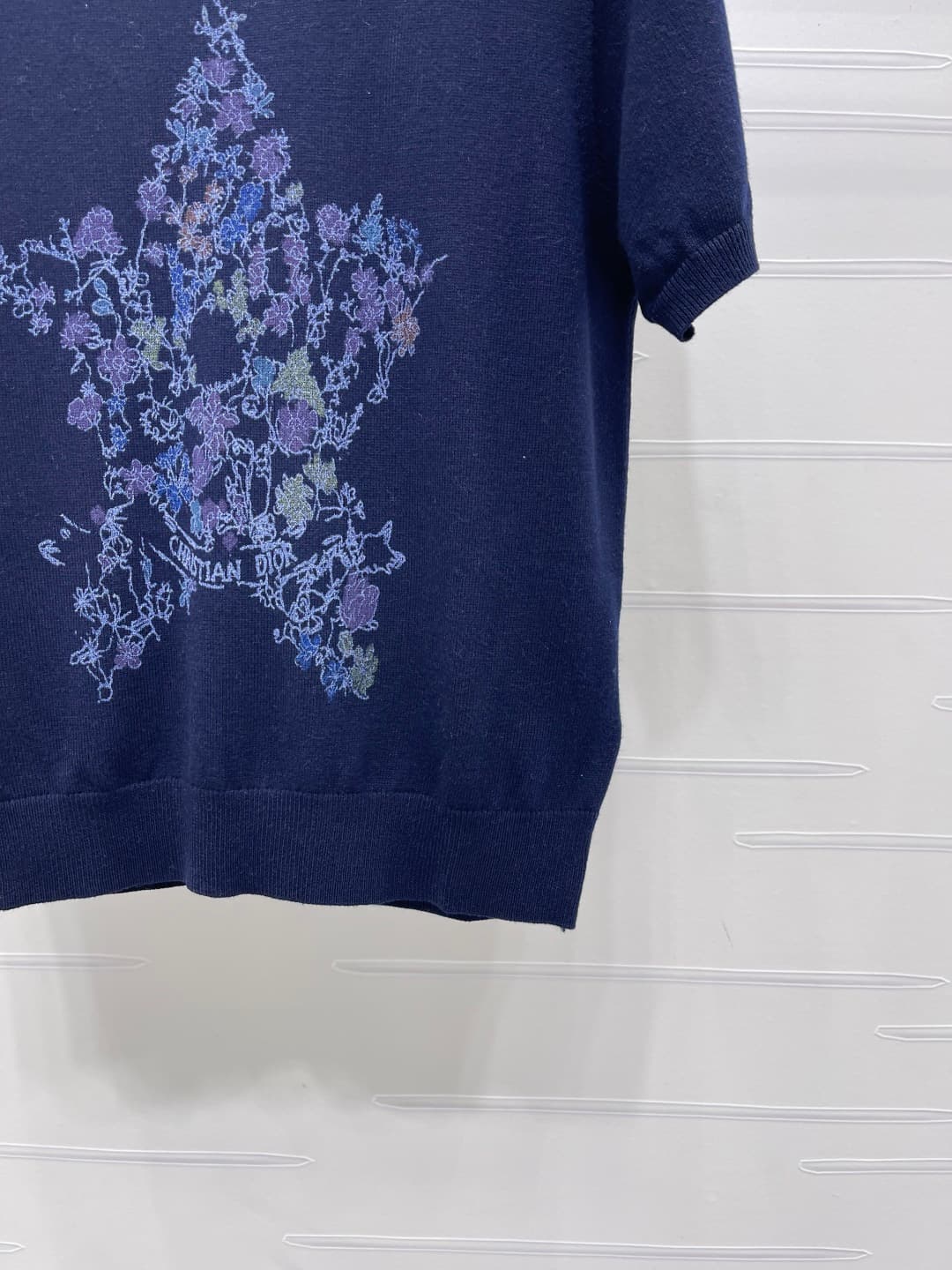 C18658 📣 New high-end collection! Dio* 2026 – the latest spring series! Round neck with pentagram embroidery on knitted short sleeves! Customized silk-wool knitting material – elegant texture, comfortable and soft. The round-necked knitted design features — image 6