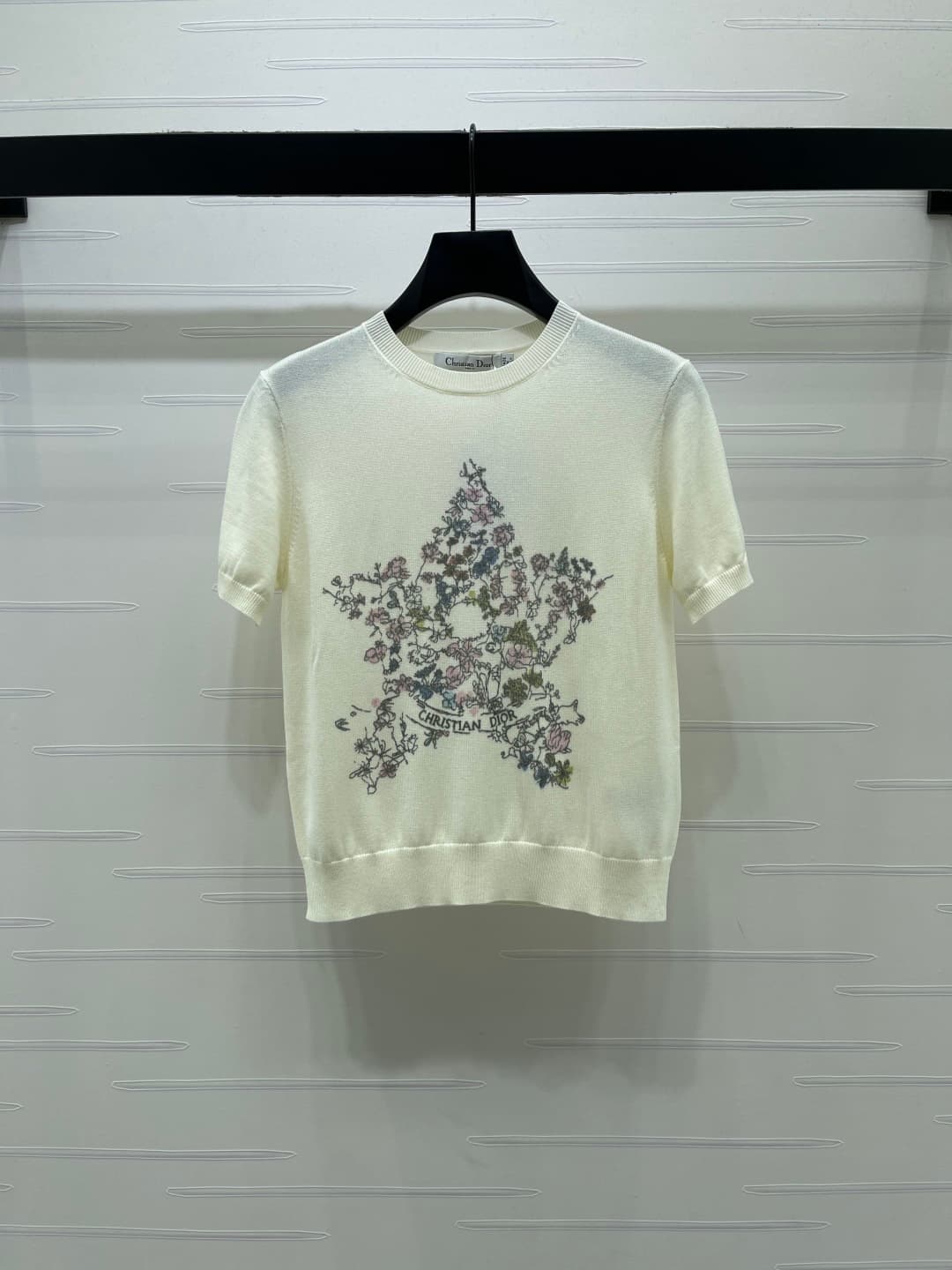 C18653 📣 New high-end collection! Dio* 2026 – the latest spring series! Round neck with pentagram embroidery on knitted short sleeves! Customized silk-fiber knitting material offers premium quality, comfort, and softness. The round-necked knitted design f — image 2