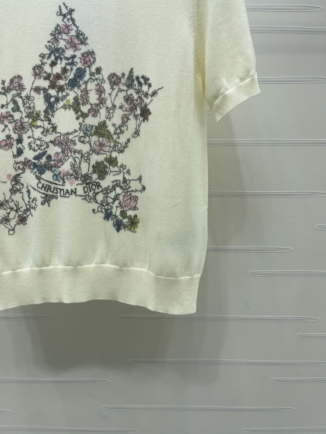 C18653 📣 New high-end collection! Dio* 2026 – the latest spring series! Round neck with pentagram embroidery on knitted short sleeves! Customized silk-fiber knitting material offers premium quality, comfort, and softness. The round-necked knitted design f — image 6