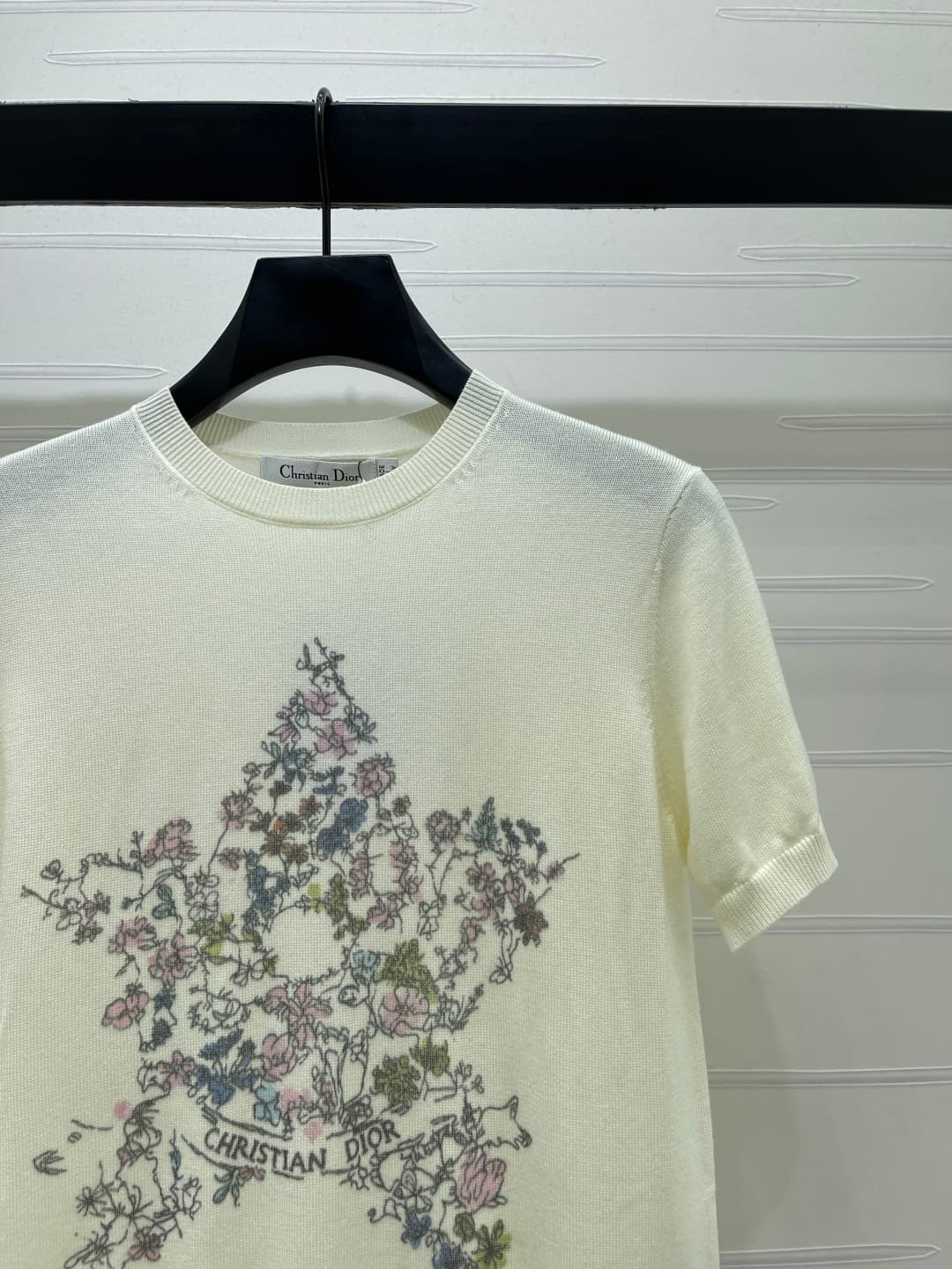 C18653 📣 New high-end collection! Dio* 2026 – the latest spring series! Round neck with pentagram embroidery on knitted short sleeves! Customized silk-fiber knitting material offers premium quality, comfort, and softness. The round-necked knitted design f — image 3