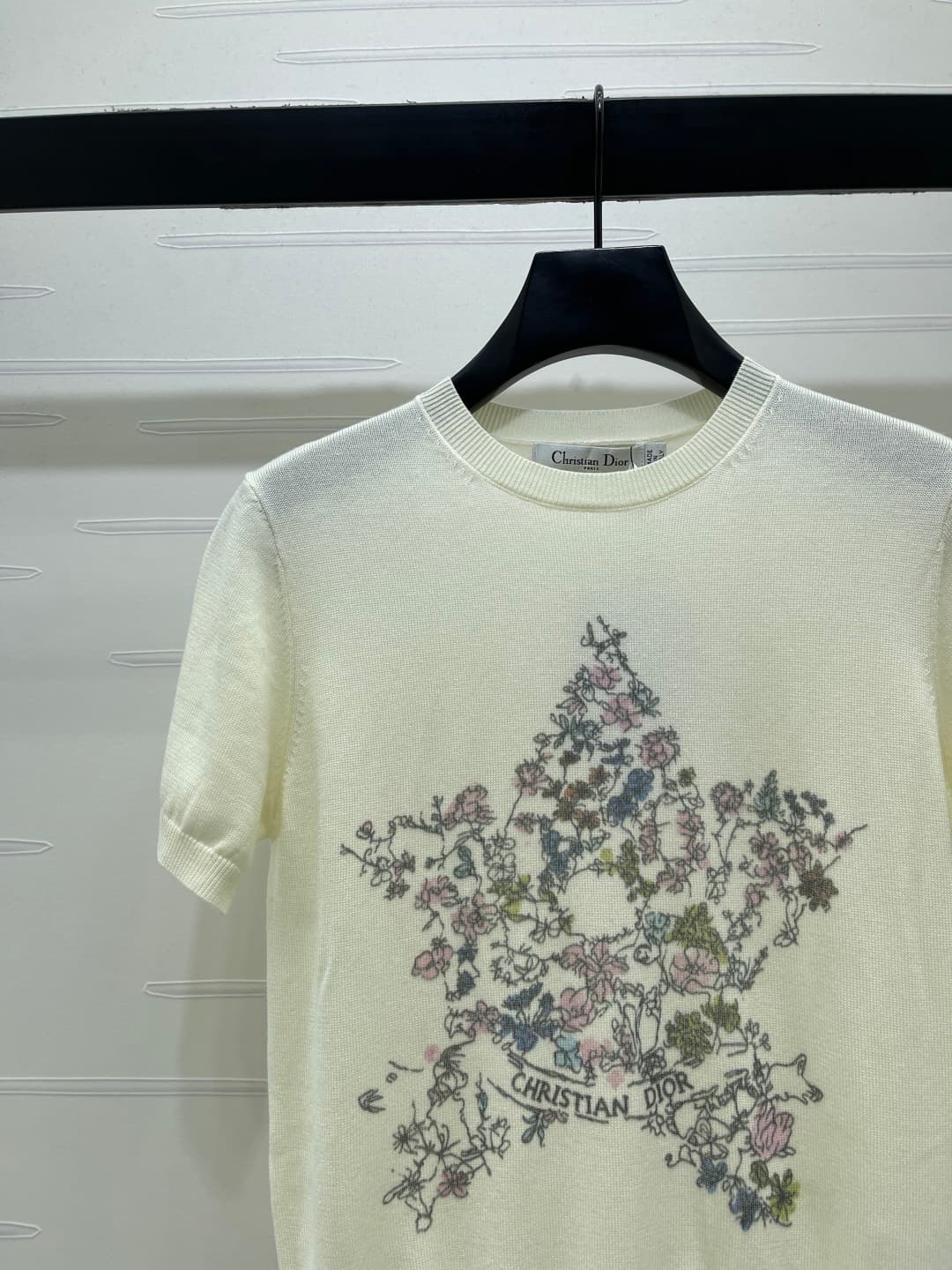 C18653 📣 New high-end collection! Dio* 2026 – the latest spring series! Round neck with pentagram embroidery on knitted short sleeves! Customized silk-fiber knitting material offers premium quality, comfort, and softness. The round-necked knitted design f — image 4