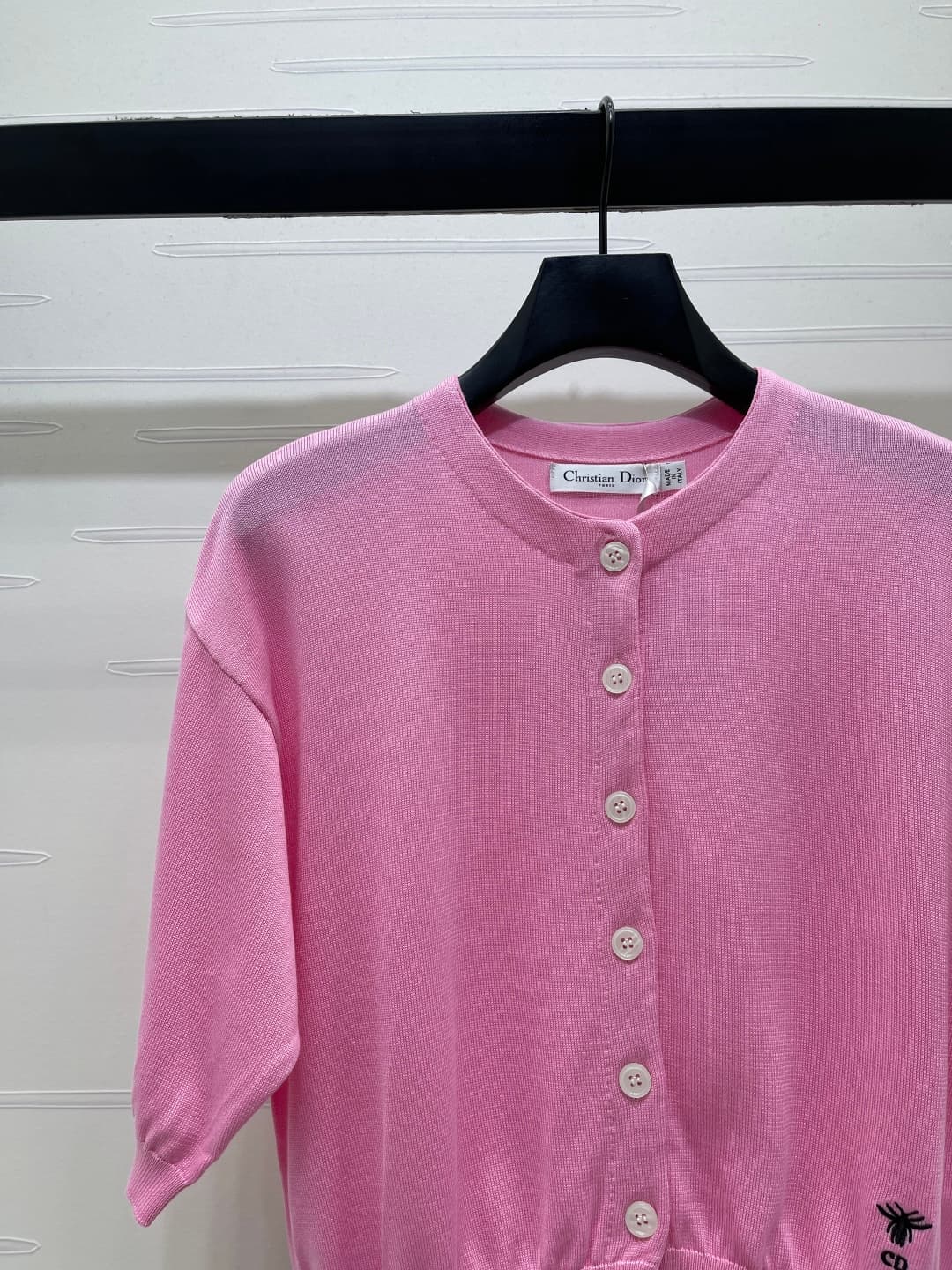 C18661 📣 New high-end collection/series – the latest spring/summer collection from Dio* 2026! Knit short-sleeve sweater with letter logo! Made from custom cotton-wool yarn, offering a premium texture, comfort, and softness. Round neck short-sleeve design, — image 3