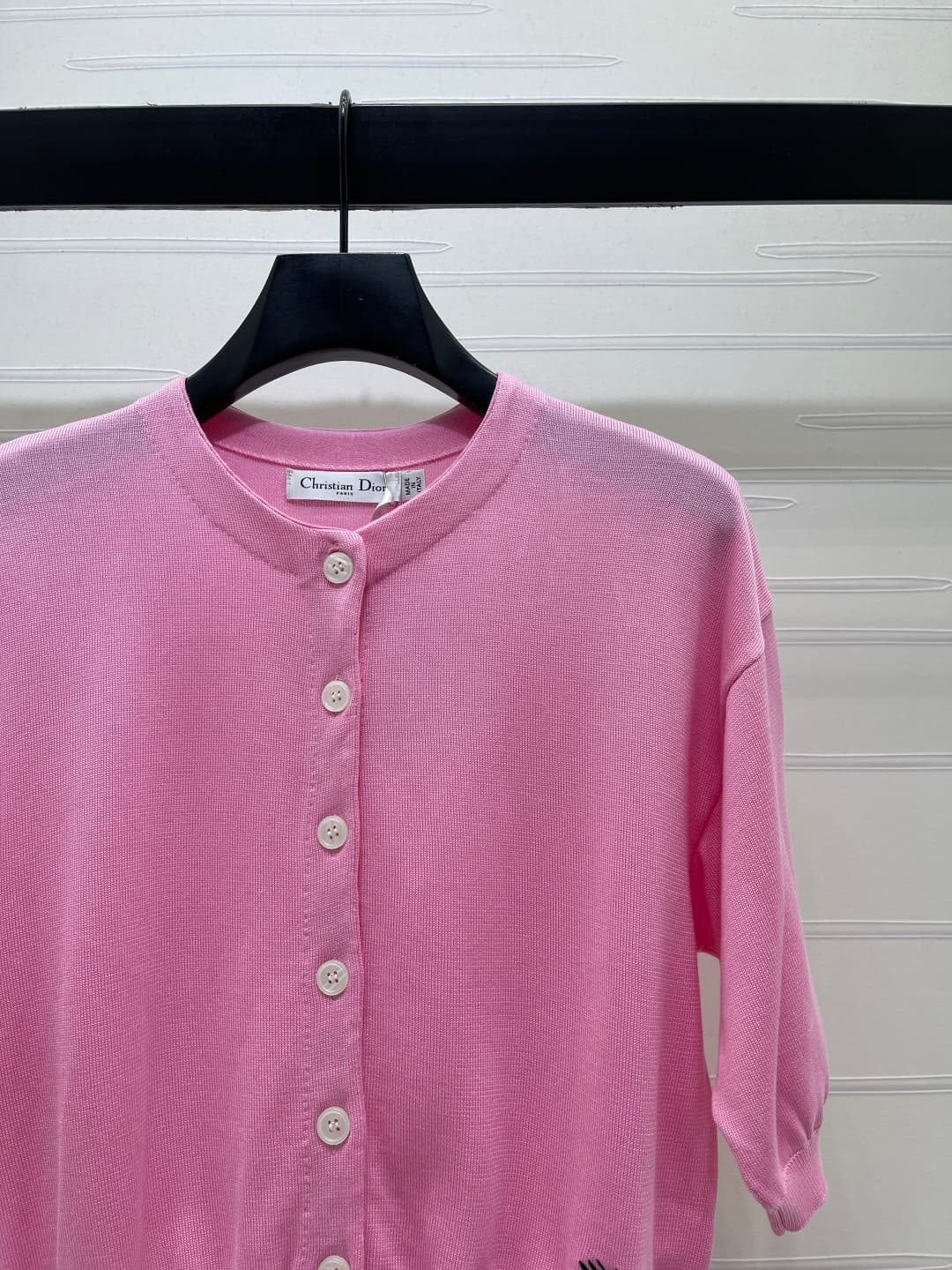 C18661 📣 New high-end collection/series – the latest spring/summer collection from Dio* 2026! Knit short-sleeve sweater with letter logo! Made from custom cotton-wool yarn, offering a premium texture, comfort, and softness. Round neck short-sleeve design, — image 2