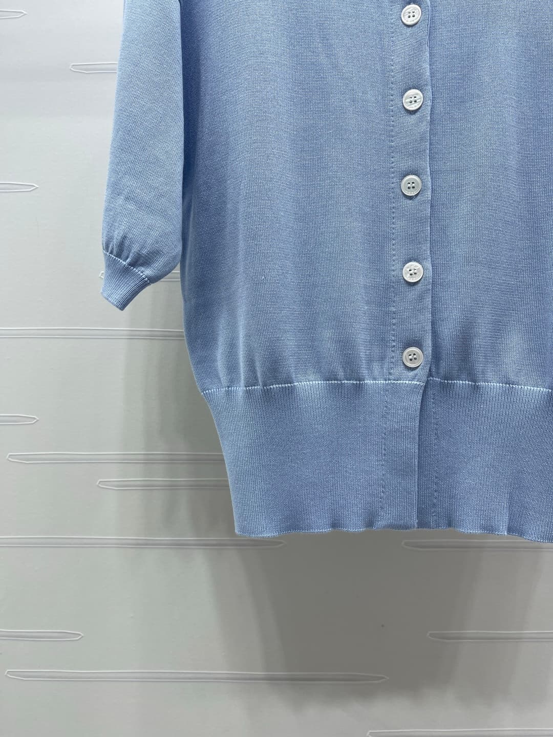 C18662 📣 New high-end collection/series – the latest spring/summer collection from Dio* 2026! Knit short-sleeve sweater with letter logo! Made from custom cotton-wool yarn, offering a premium feel, comfort, and softness. Round-necked short-sleeve design,  — image 4