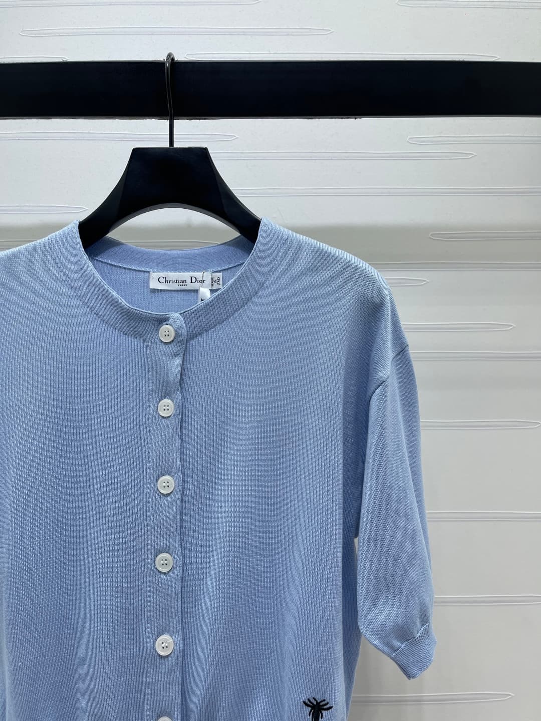 C18662 📣 New high-end collection/series – the latest spring/summer collection from Dio* 2026! Knit short-sleeve sweater with letter logo! Made from custom cotton-wool yarn, offering a premium feel, comfort, and softness. Round-necked short-sleeve design,  — image 1