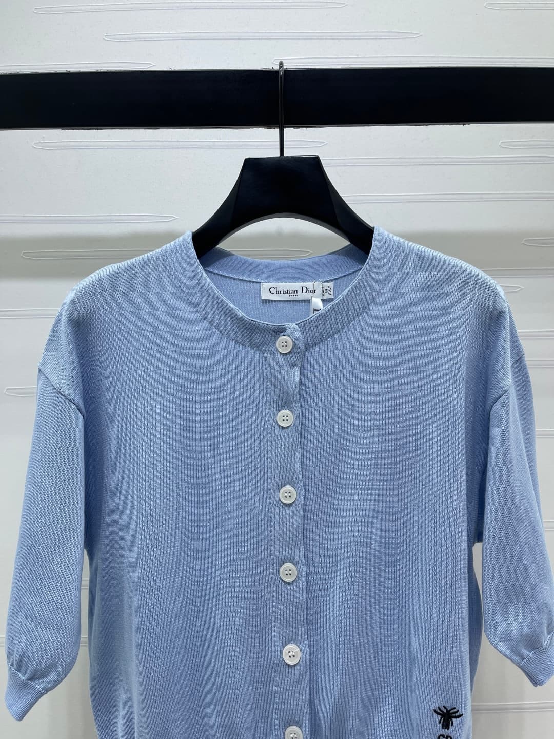 C18662 📣 New high-end collection/series – the latest spring/summer collection from Dio* 2026! Knit short-sleeve sweater with letter logo! Made from custom cotton-wool yarn, offering a premium feel, comfort, and softness. Round-necked short-sleeve design,  — image 3