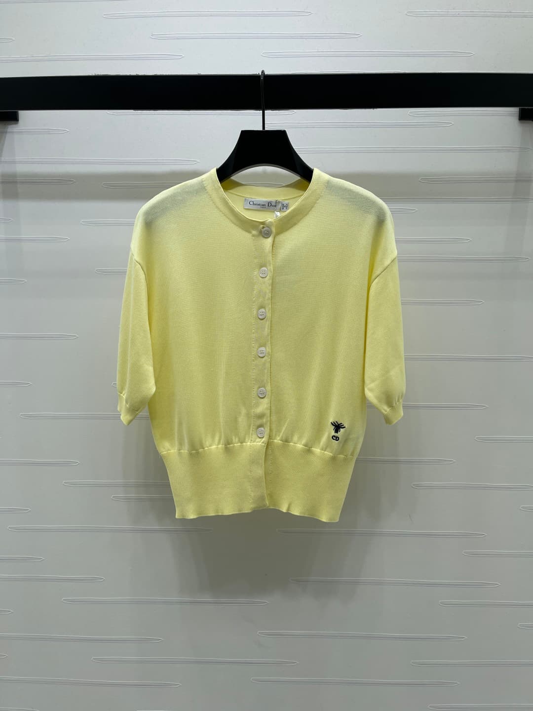 C18663 📣 New high-end collection/series – the latest spring/summer collection from Dio* 2026! Knit short-sleeve sweater with letter logo! Made from custom cotton wool yarn, offering a premium texture, comfort, and softness. Round neck short-sleeve design, — image 2