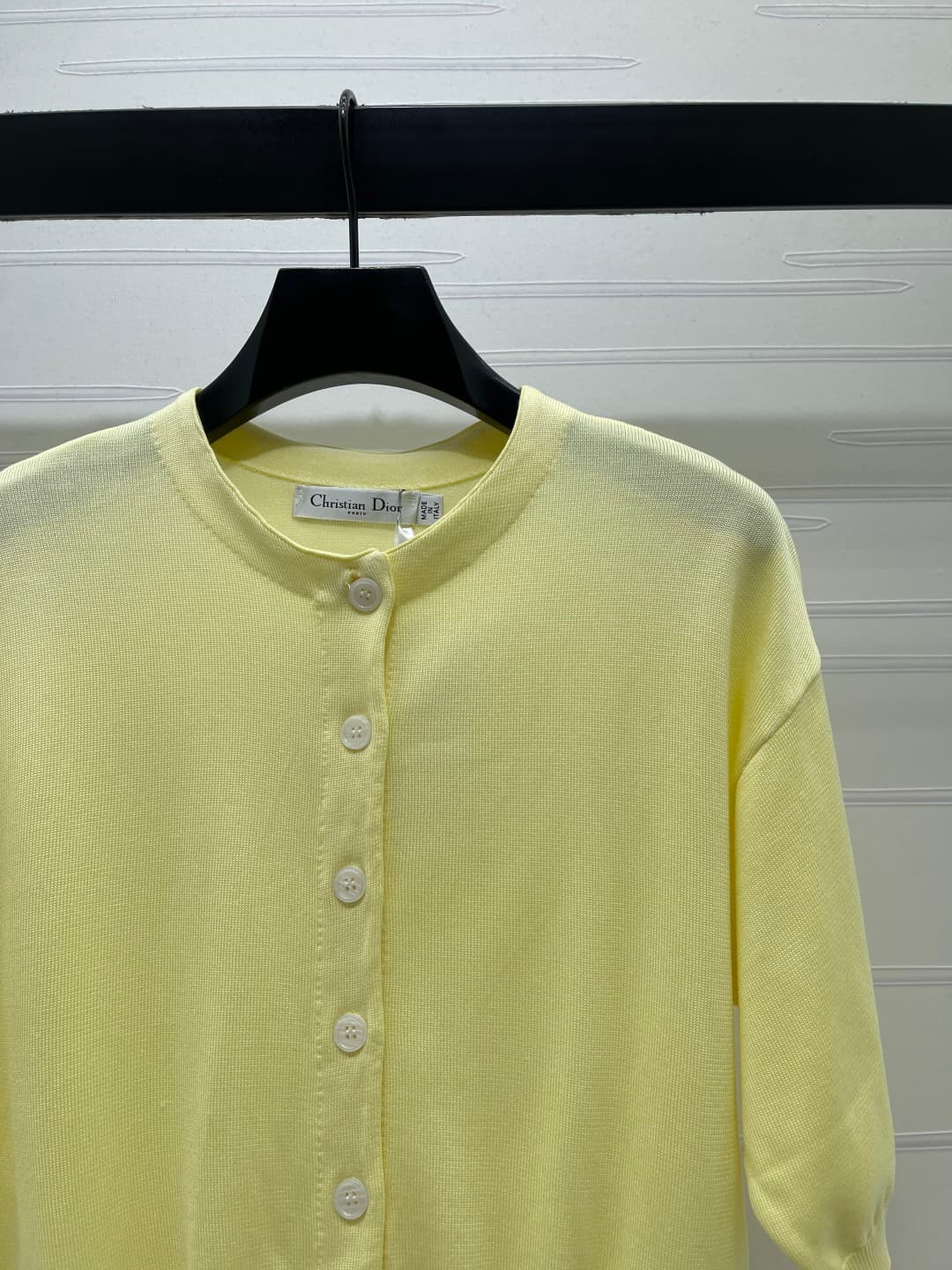 C18663 📣 New high-end collection/series – the latest spring/summer collection from Dio* 2026! Knit short-sleeve sweater with letter logo! Made from custom cotton wool yarn, offering a premium texture, comfort, and softness. Round neck short-sleeve design, — image 3