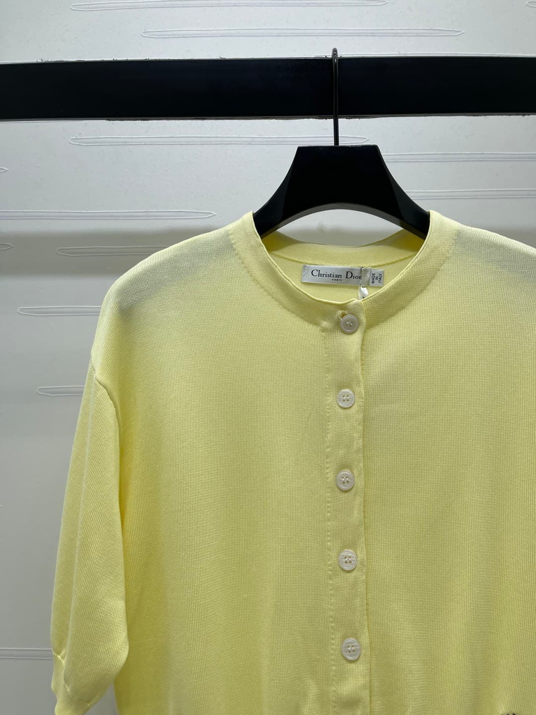 C18663 📣 New high-end collection/series – the latest spring/summer collection from Dio* 2026! Knit short-sleeve sweater with letter logo! Made from custom cotton wool yarn, offering a premium texture, comfort, and softness. Round neck short-sleeve design, — image 4