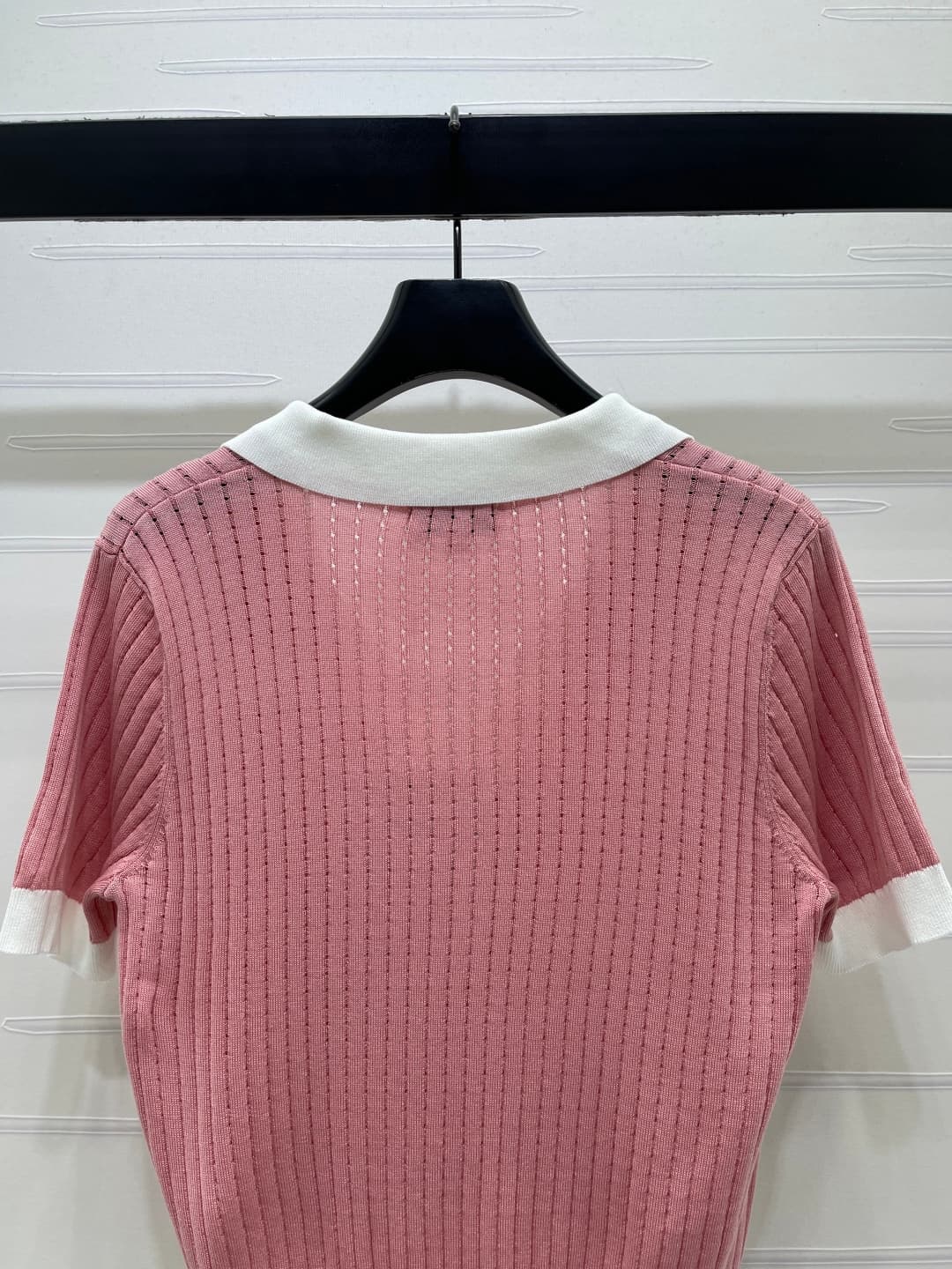 C18666 📣 New high-end products from original batches! CHANE* 2026 – the latest spring collection! Open-necked knit short sleeves! Crafted with imported yarn for premium texture and comfortable shine. The open-necked design features a V-shaped opening that — image 7