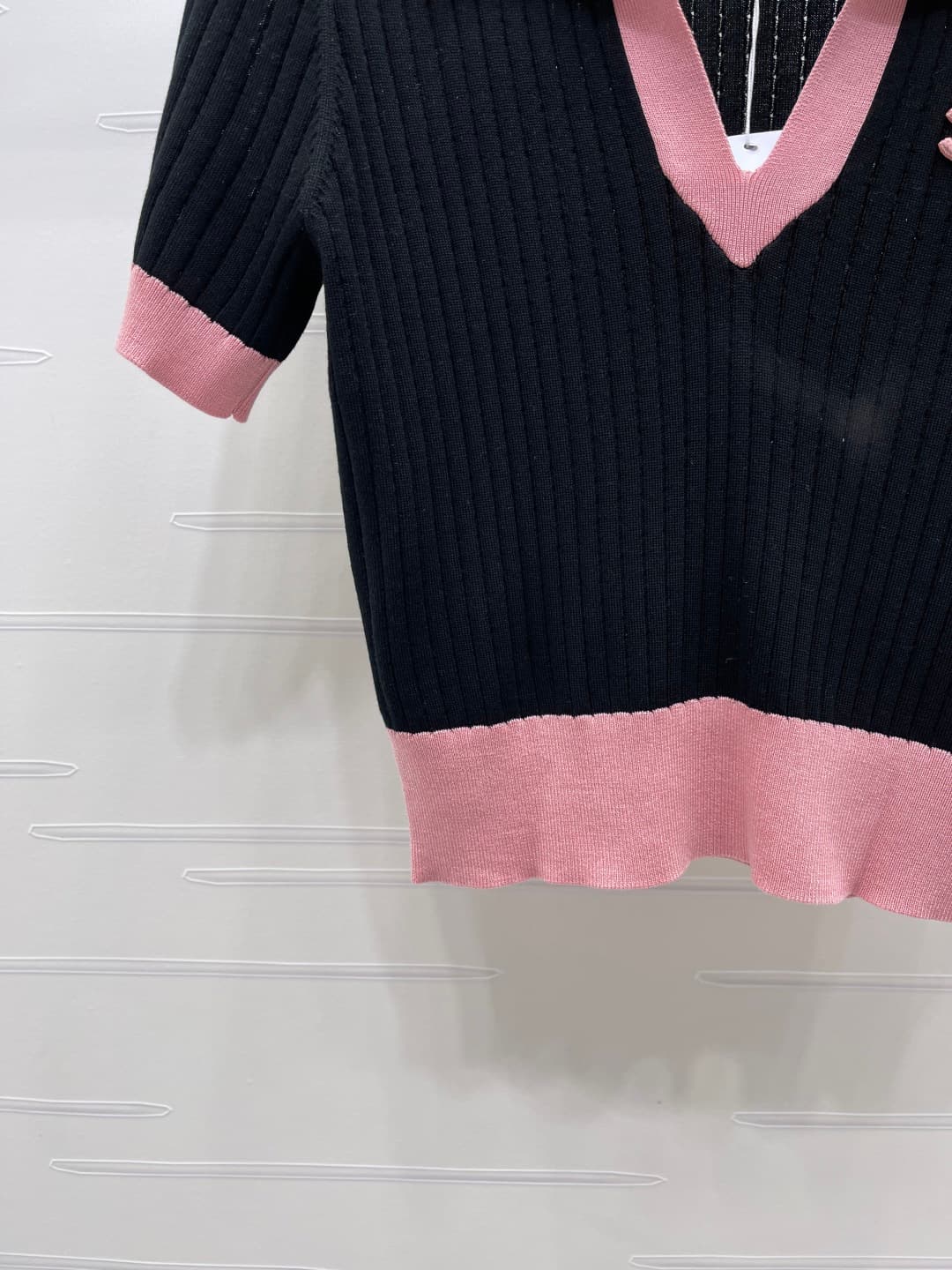 C18668 📣 New high-end vintage/retro items! CHANE* 2026 – the latest spring collection! Hollow knit V-neck short sleeves! Crafted with imported yarn for a premium texture and comfortable shine. The V-neck design features a pattern of hollow knitting thread — image 5