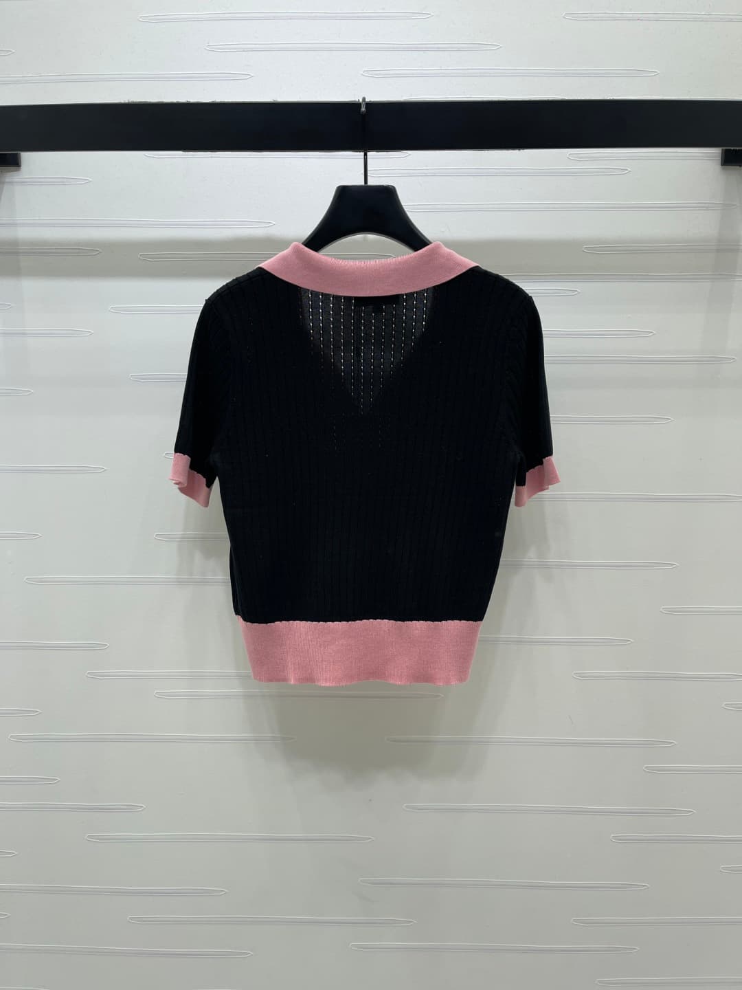 C18668 📣 New high-end vintage/retro items! CHANE* 2026 – the latest spring collection! Hollow knit V-neck short sleeves! Crafted with imported yarn for a premium texture and comfortable shine. The V-neck design features a pattern of hollow knitting thread — image 8